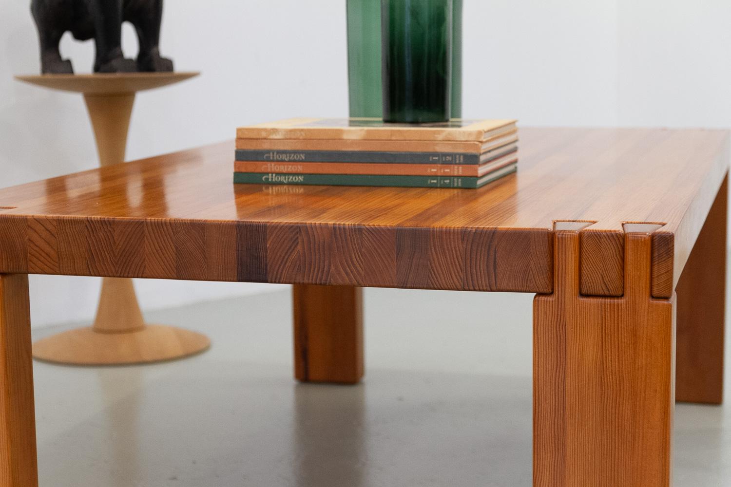 Dänischer moderner rechteckiger brutalistischer dänischer Couchtisch aus Oregon Kiefernholz, 1970er Jahre. im Angebot 13