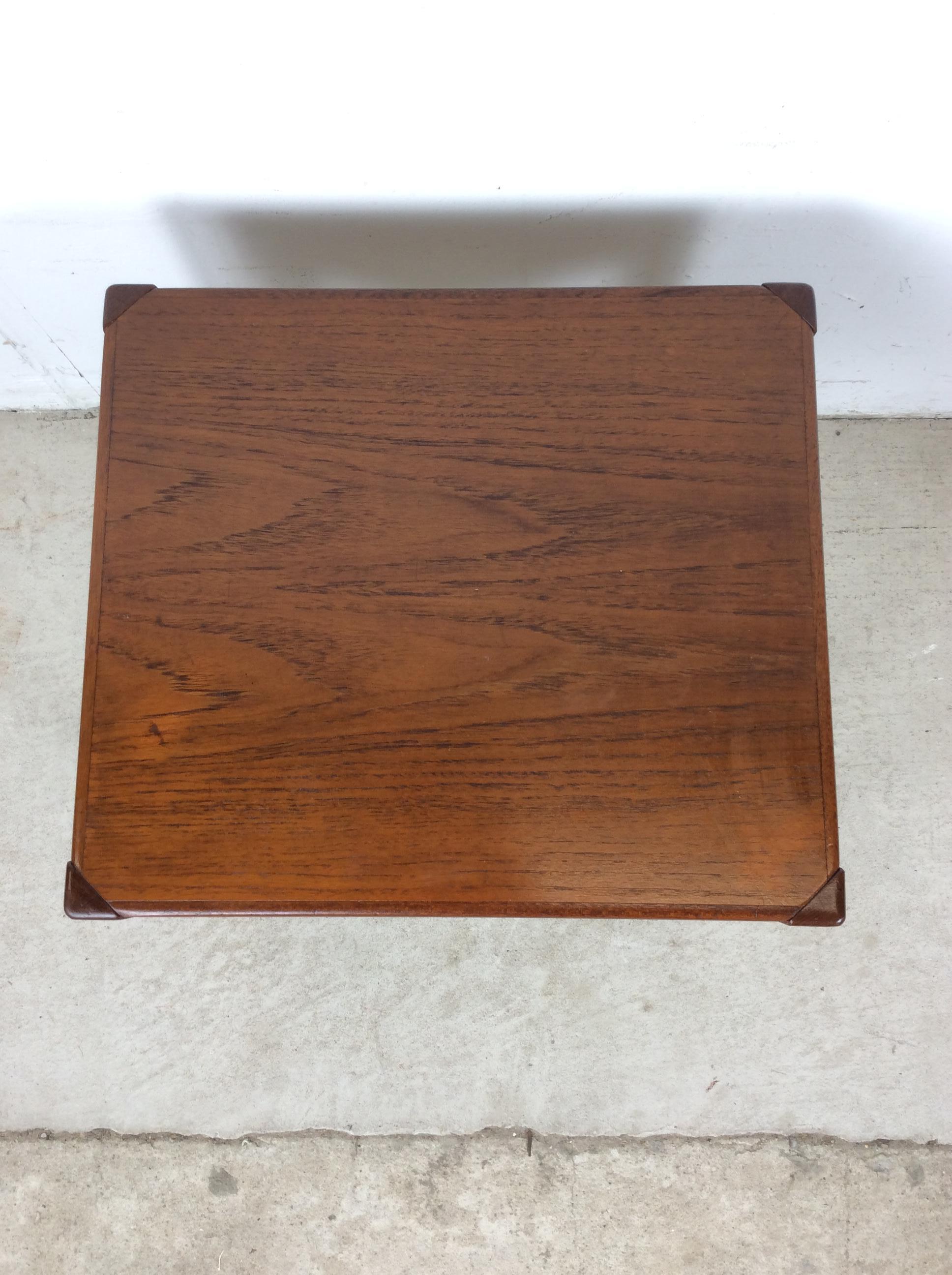 Mesa auxiliar rectangular danesa moderna de teca Escandinavo moderno en venta