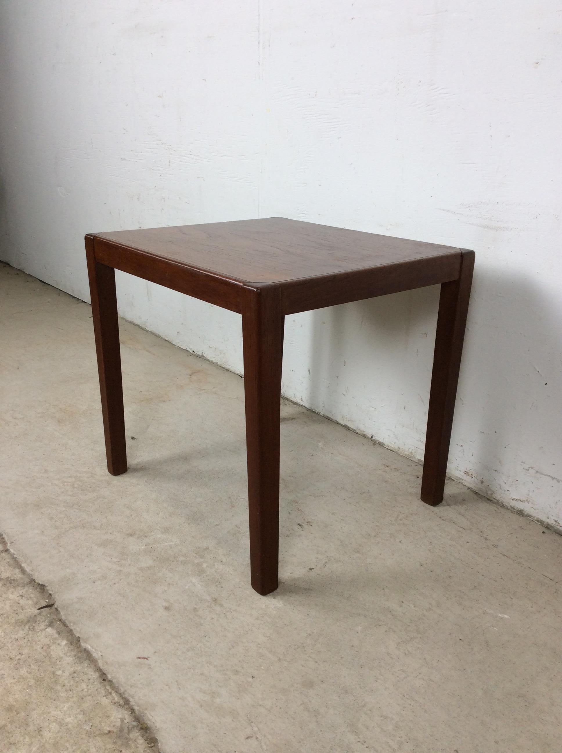 Mesa auxiliar rectangular danesa moderna de teca Danés en venta