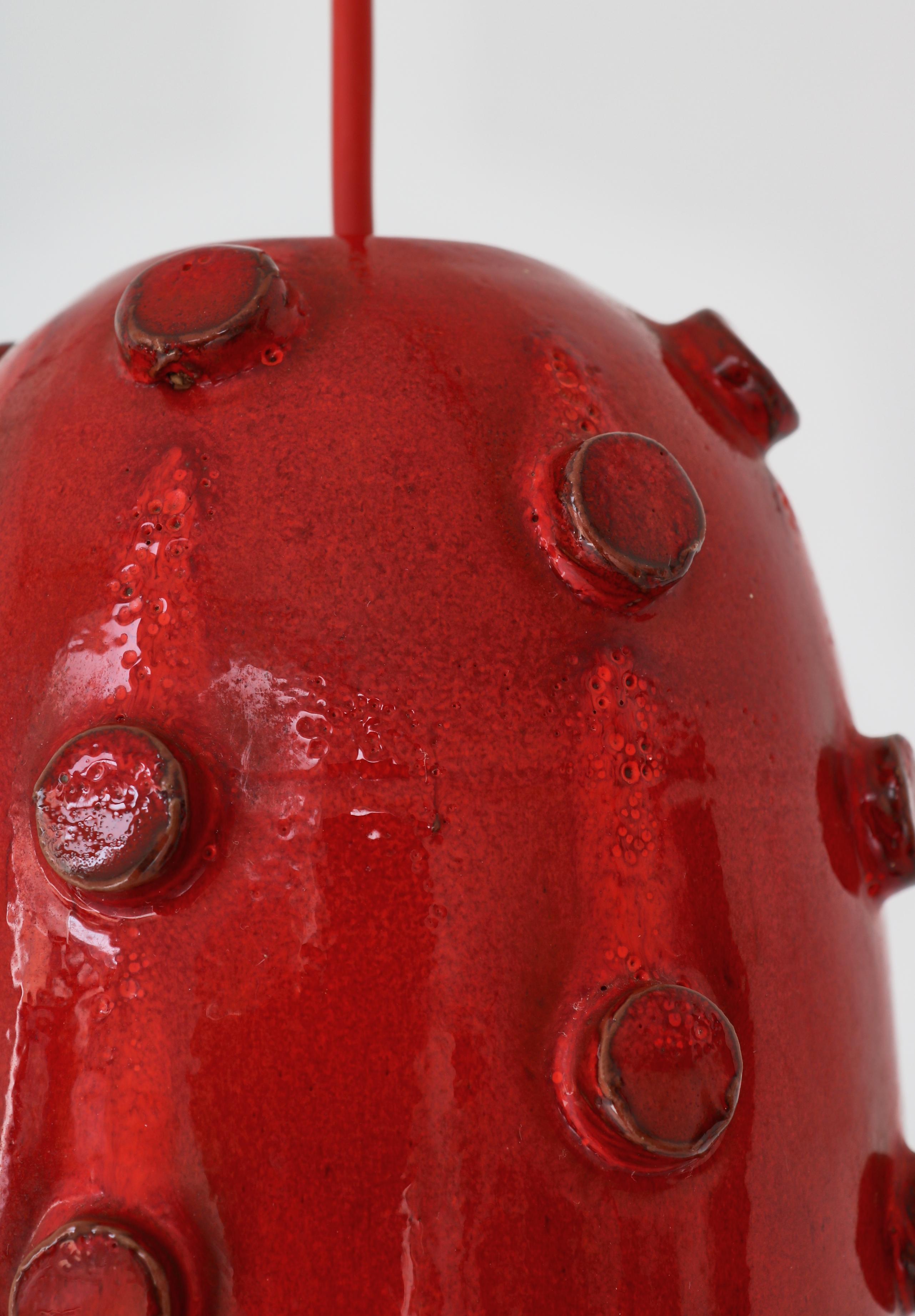 Pendentifs modernes danois en céramique rouge par Jette Hellerøe chez Axella Studio, 1970 en vente 3