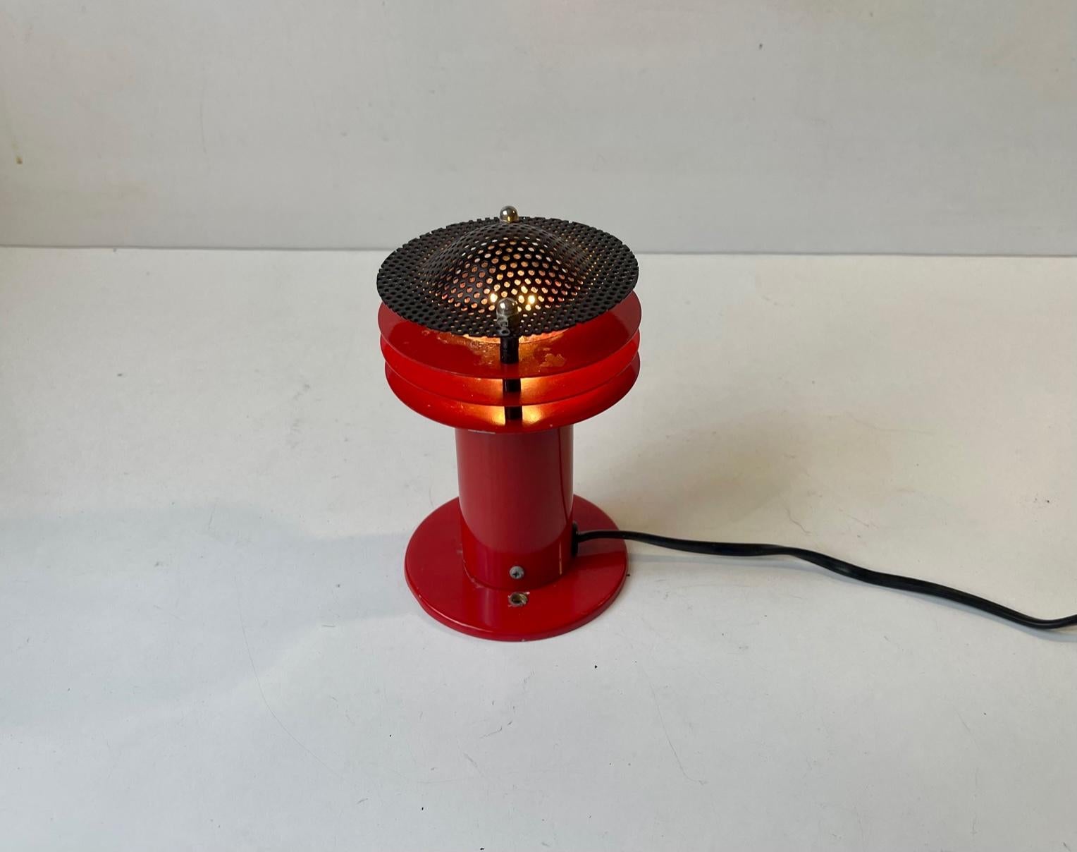A small red and black tiered robotic wall light manufactured and designed by ABO Metalkunst in Denmark during the 1970s. Measurements: H: 15 cm, Diameter: 9 cm.