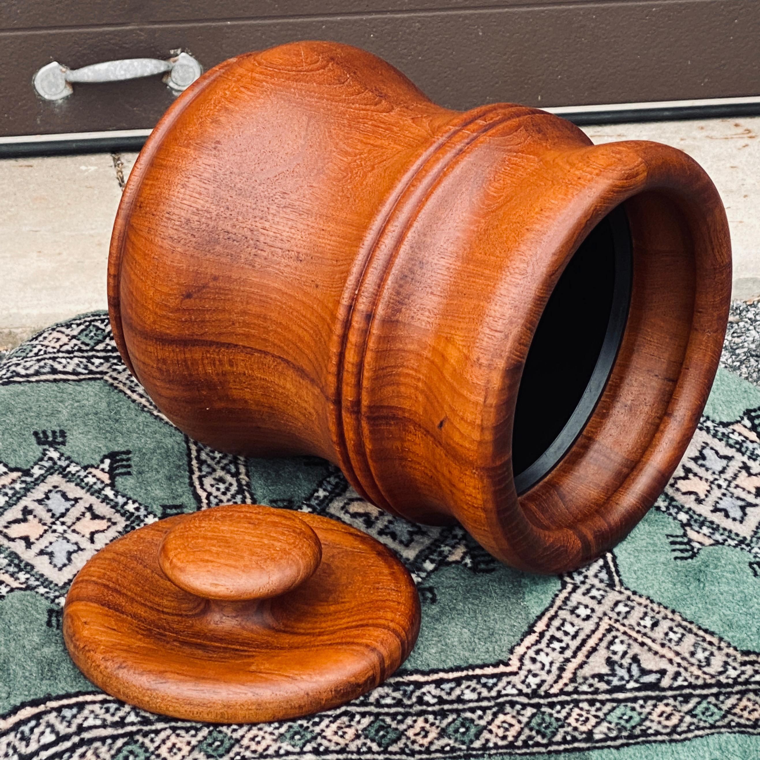 Cubitera de teca maciza danesa moderna Richard Nissen Dinamarca en venta 3