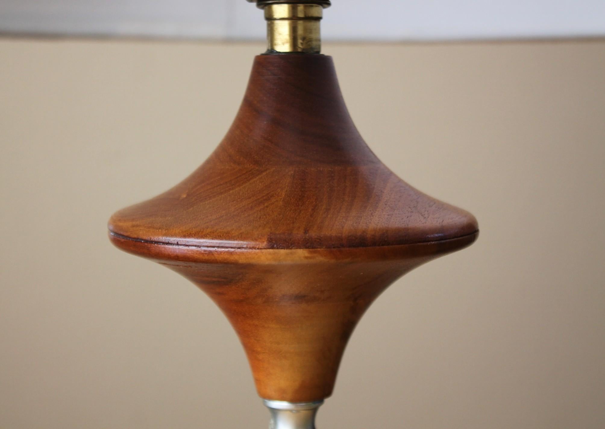 Métal Lampe de table moderne danoise Svend Aage Holm Sorensensen teck plâtre laiton des années 50 en vente