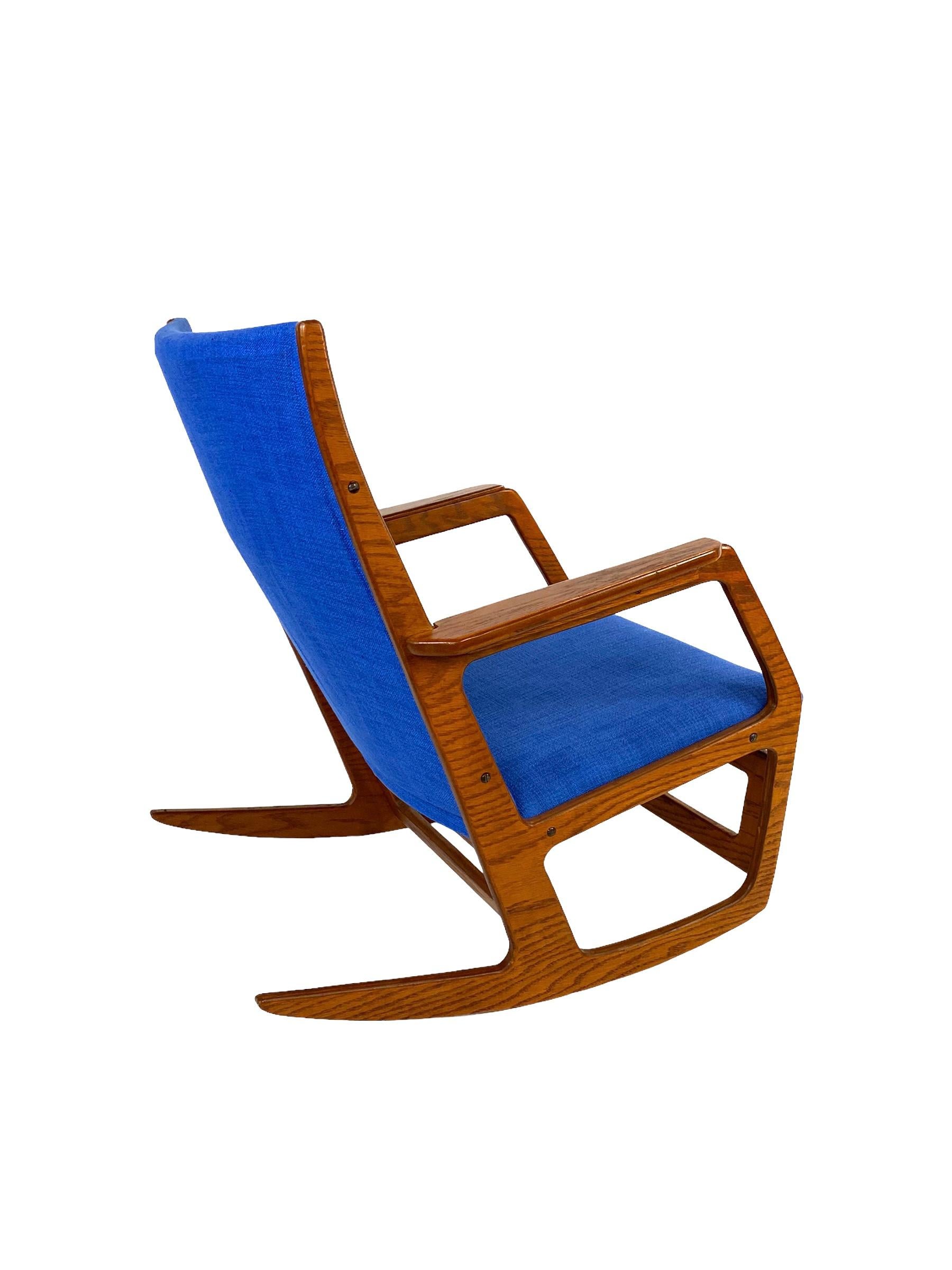 Chaise à bascule danoise moderne attribuée à Georg Jensen en vente 9