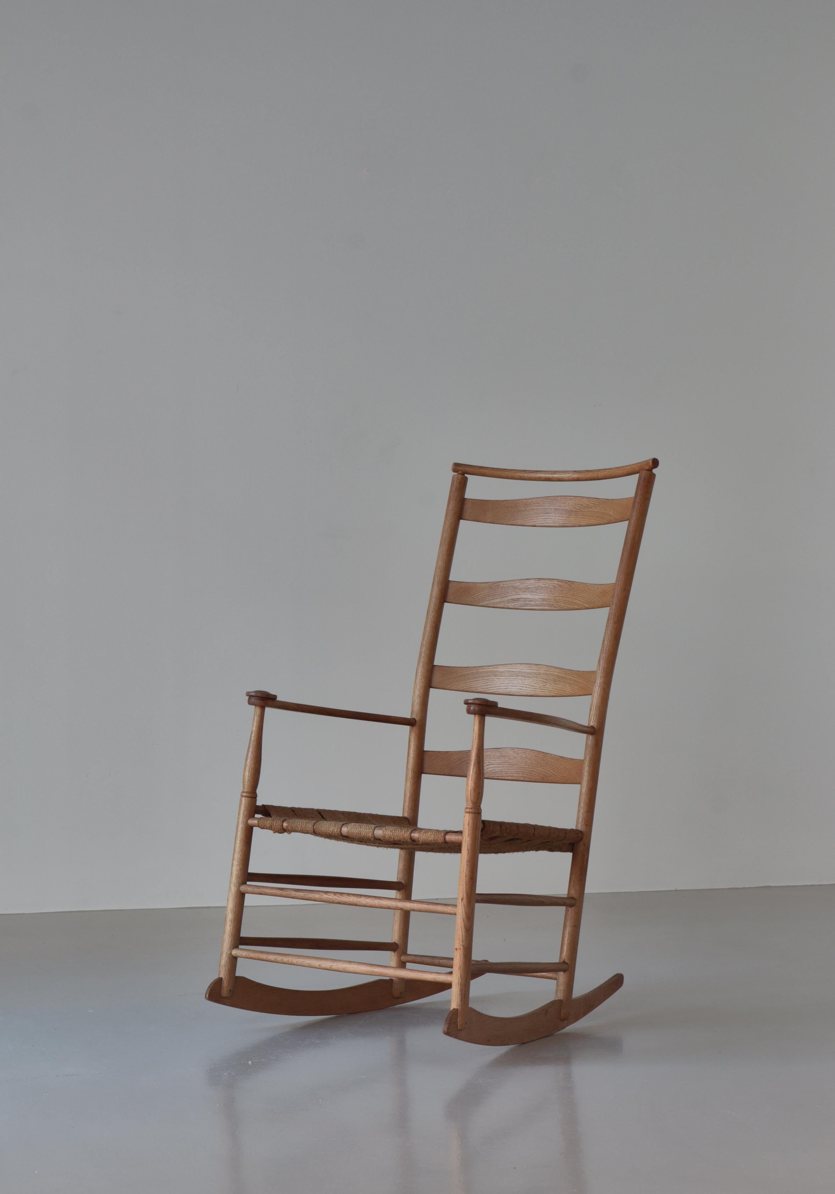 Dänischer moderner Schaukelstuhl aus Eichenholz von Kaare Klint bei Rud. Rasmussen, 1942 im Zustand „Relativ gut“ im Angebot in Odense, DK