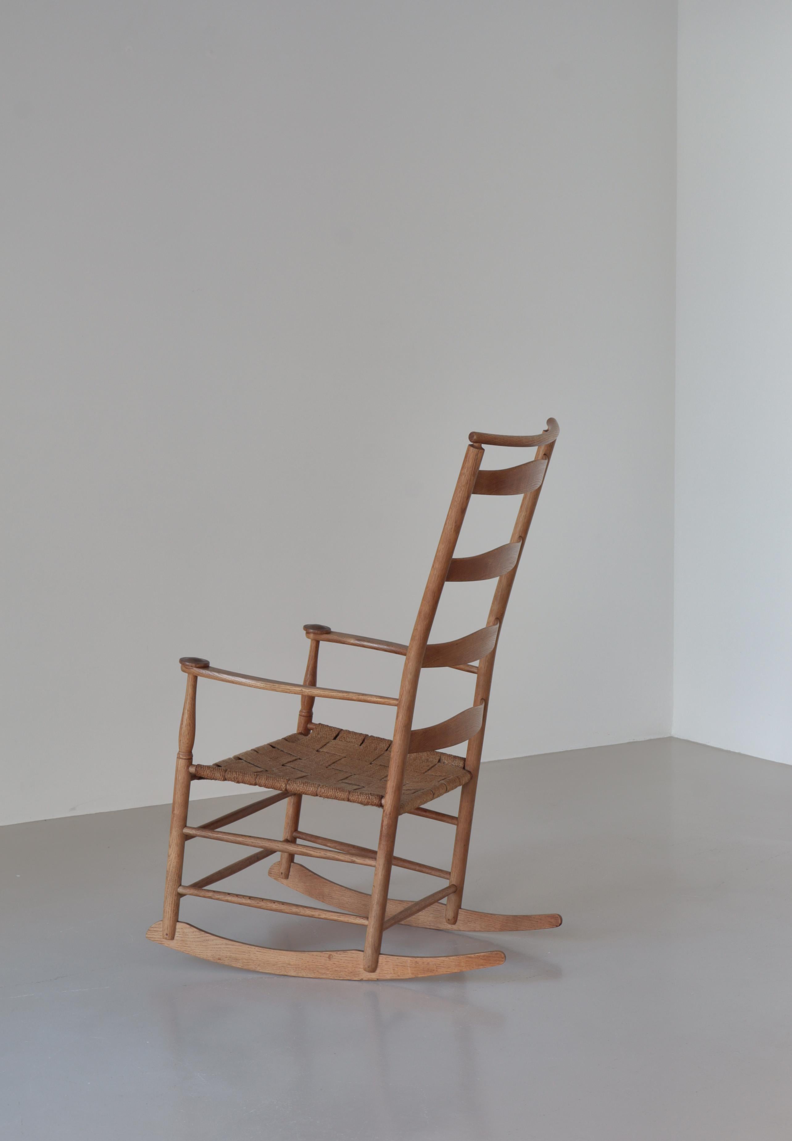 Dänischer moderner Schaukelstuhl aus Eichenholz von Kaare Klint bei Rud. Rasmussen, 1942 im Angebot 1