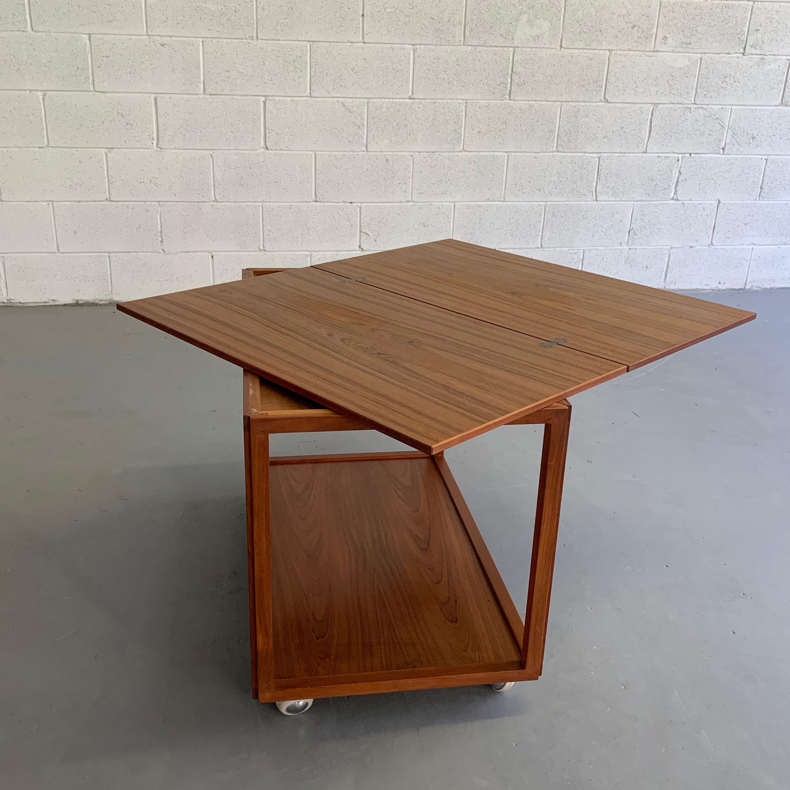 Danish Modern Rolling Teak Extension Serving Table Cart In Good Condition In Brooklyn, NY