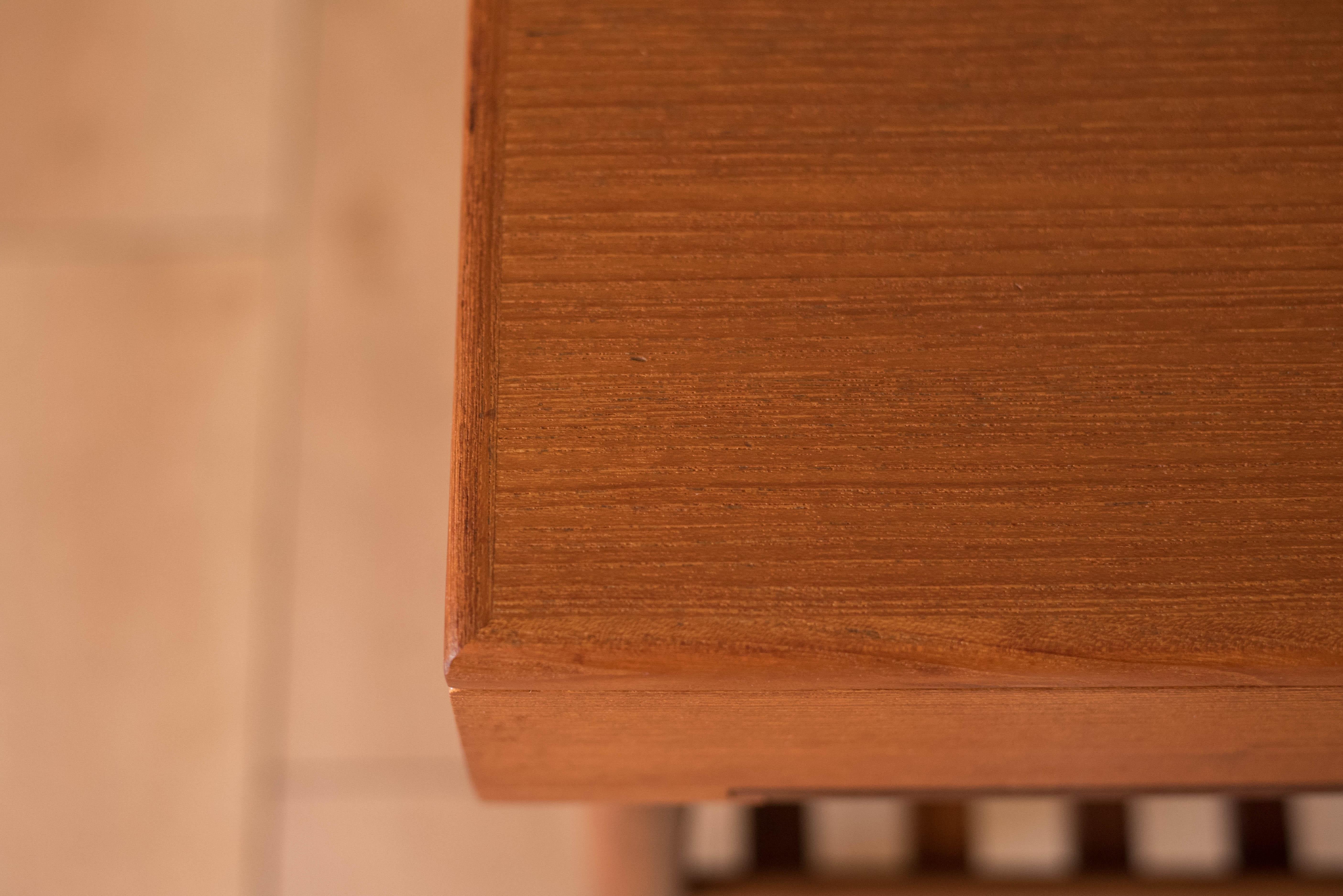 Dänischer moderner dänischer Nähschrank-Beistelltisch aus Teakholz von Ejvind A. Johansson im Angebot 8