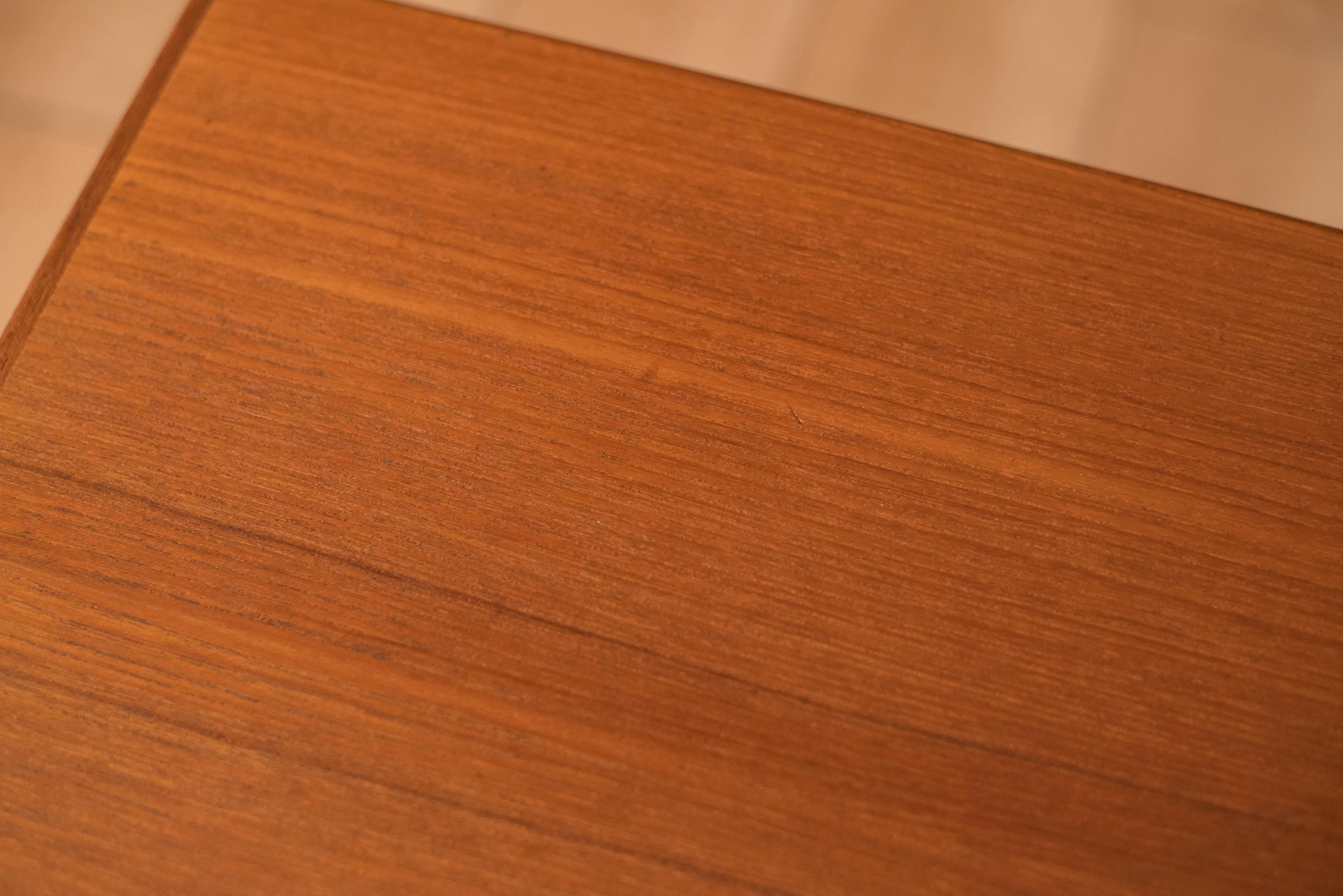 Dänischer moderner dänischer Nähschrank-Beistelltisch aus Teakholz von Ejvind A. Johansson im Angebot 9