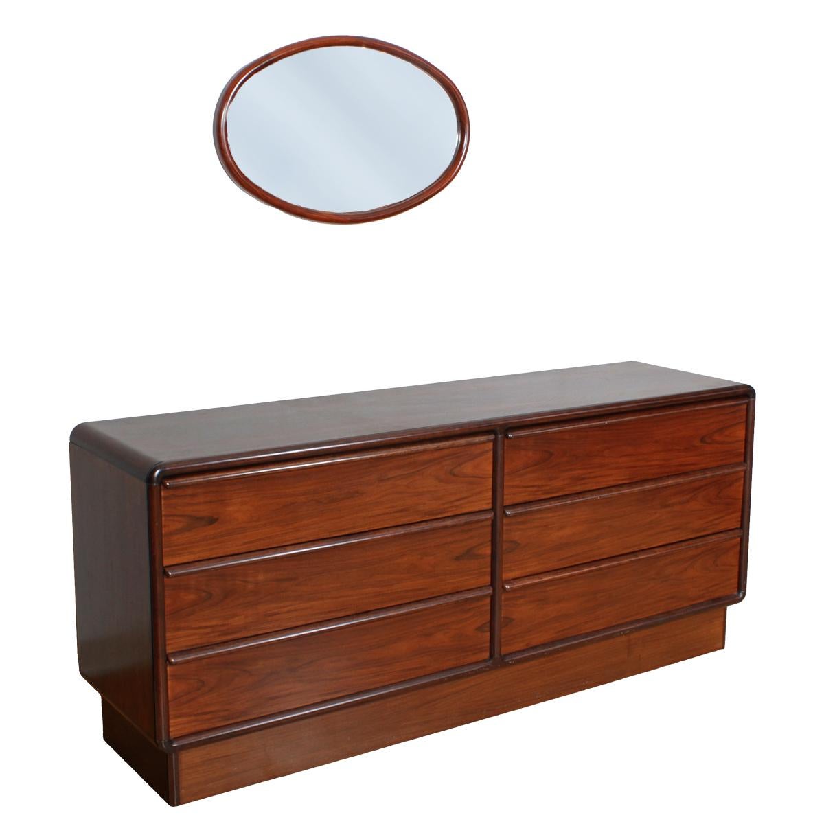 20th Century Danish Modern Rosewood 6-Drawer Dresser w. Sculpted Pulls by Kibaek For Sale