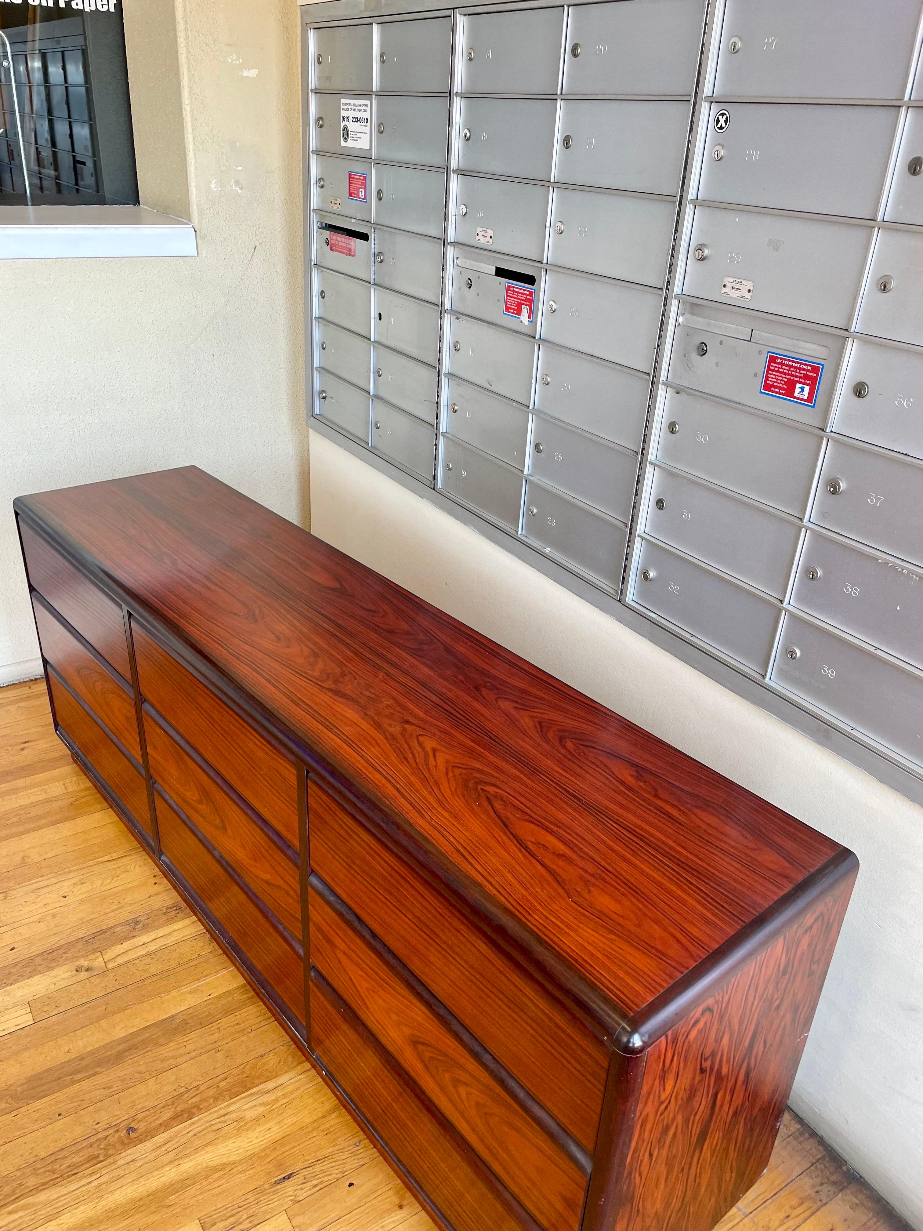 Danish Modern Rosewood 9 Drawer Dresser In Good Condition In San Diego, CA