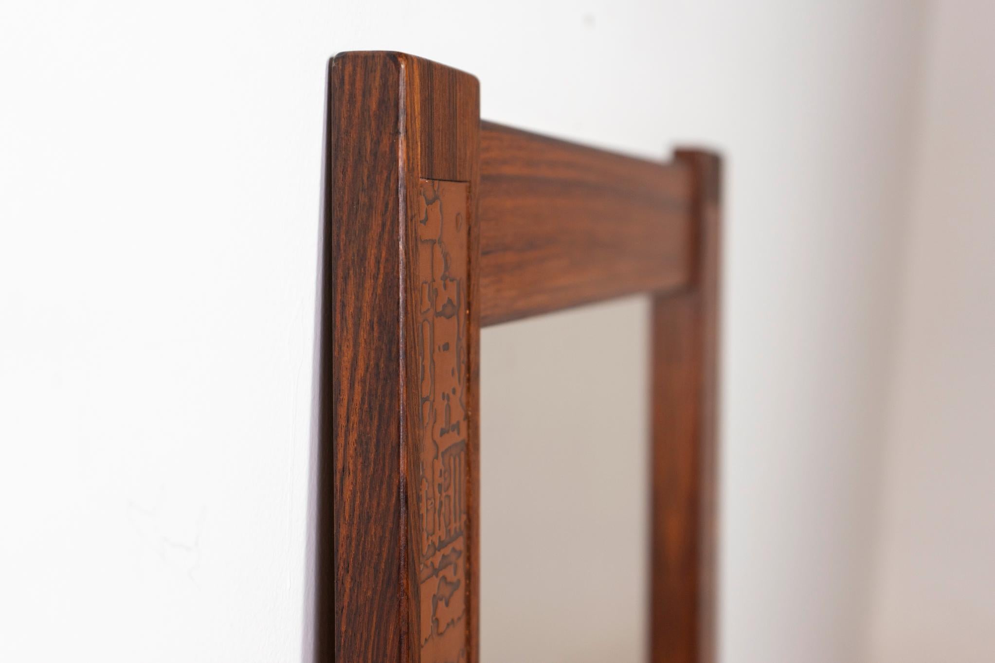 Espejo de pared moderno danés de palisandro y cobre en venta 1