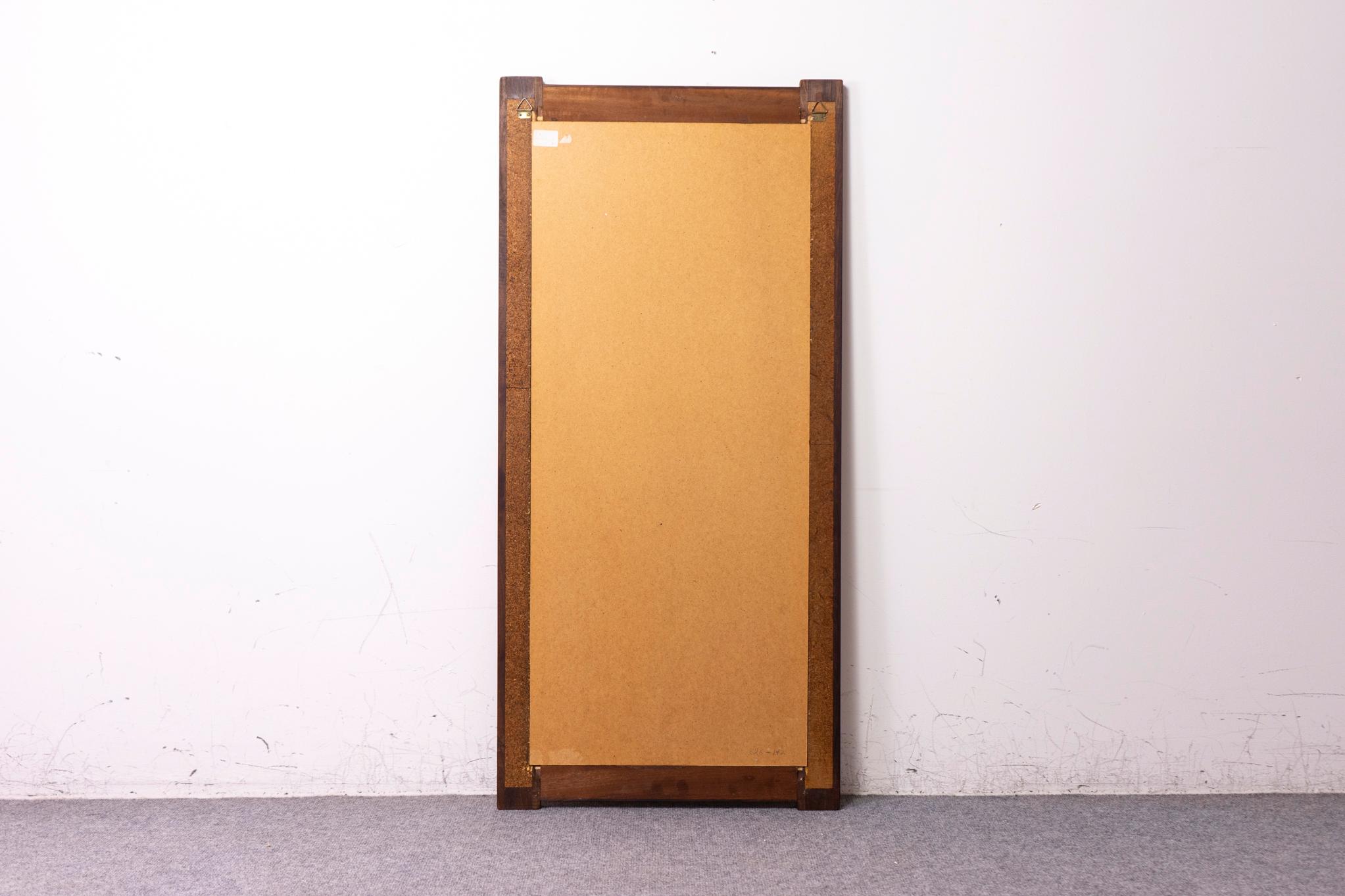 Espejo de pared moderno danés de palisandro y cobre en venta 2
