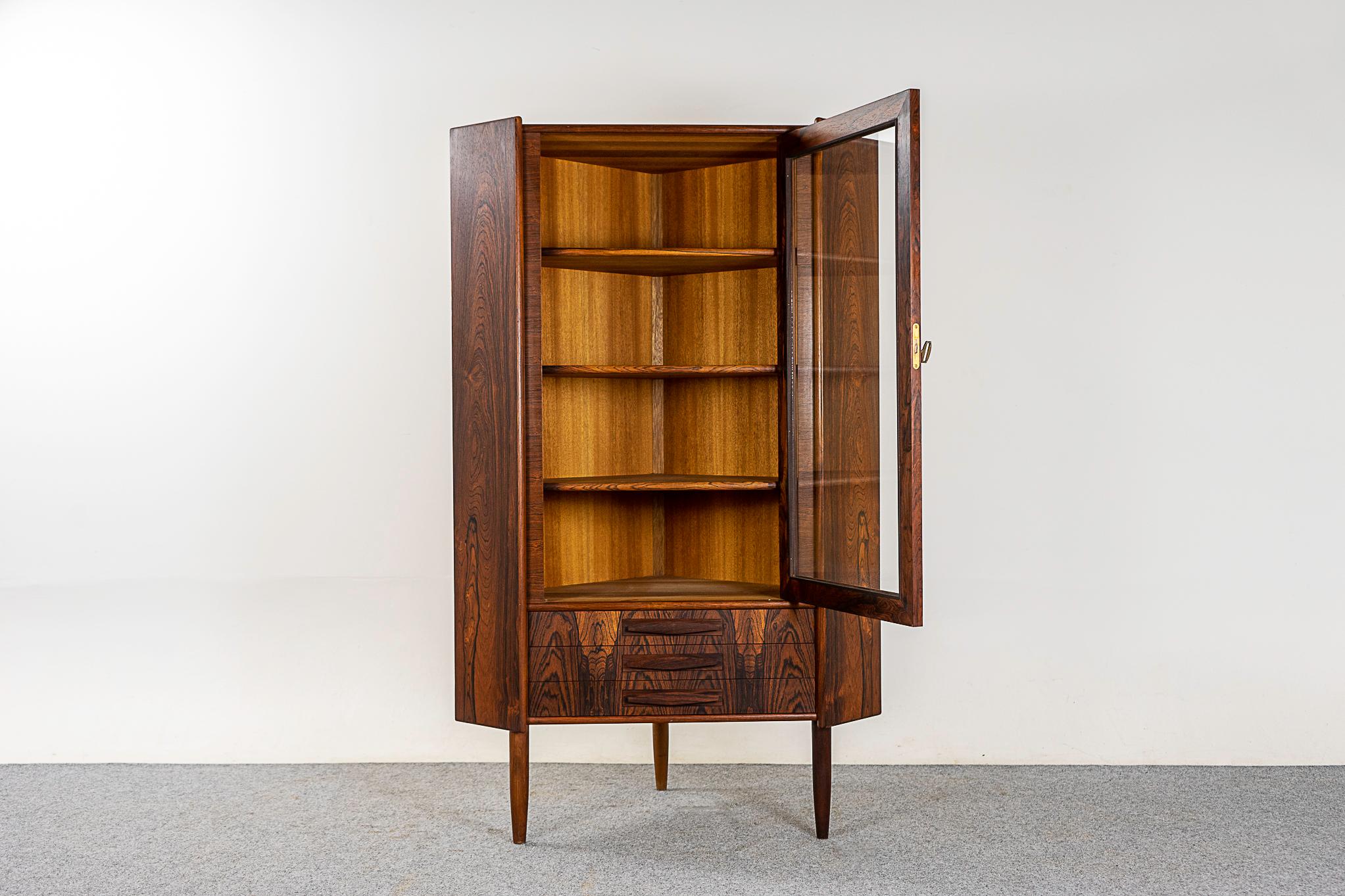 Danish Modern Rosewood and Glass Corner Cabinet In Good Condition In VANCOUVER, CA