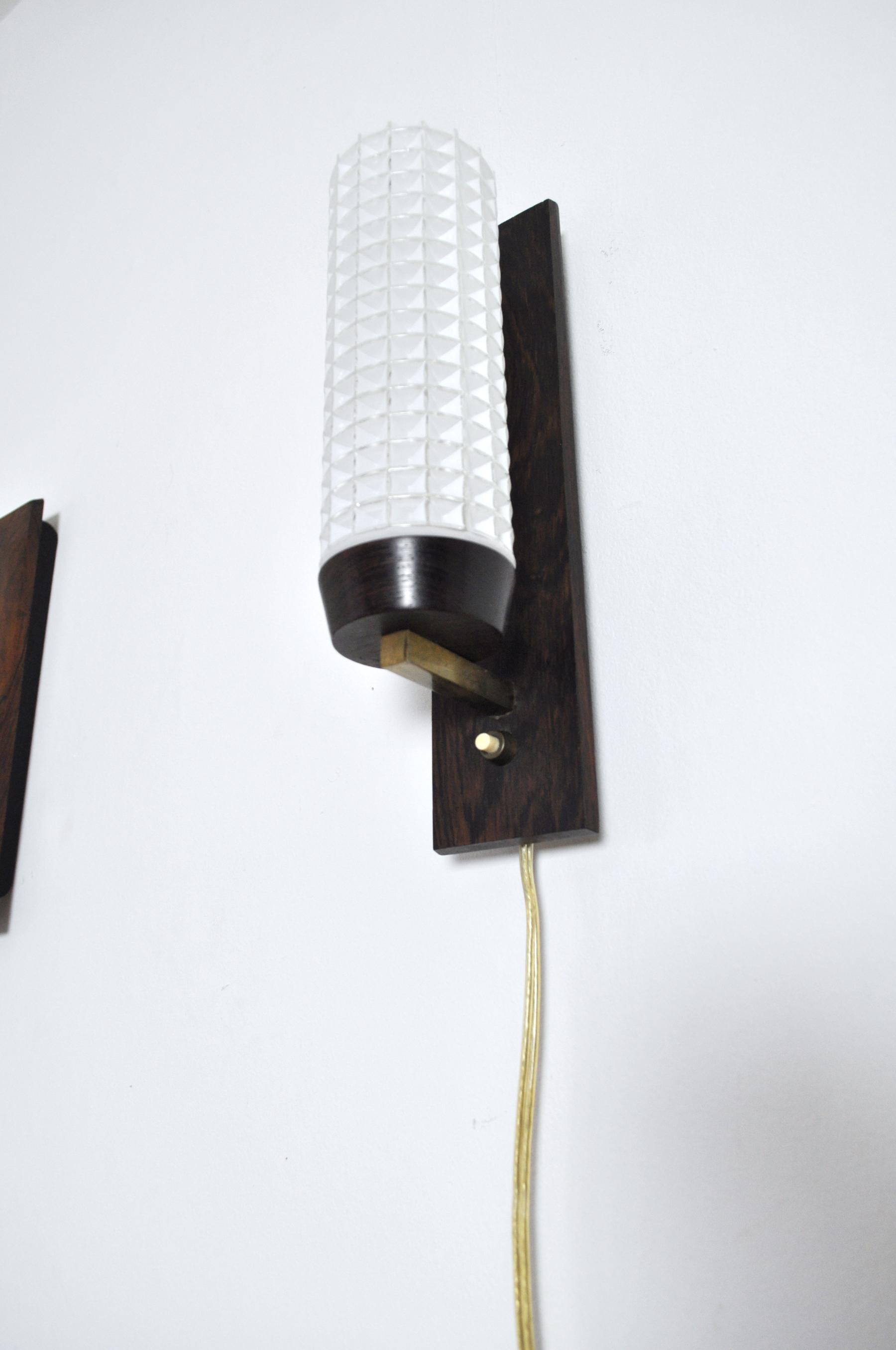 Danish Modern Rosewood and Glass Wall Sconce from Lyfa In Good Condition For Sale In Vordingborg, DK