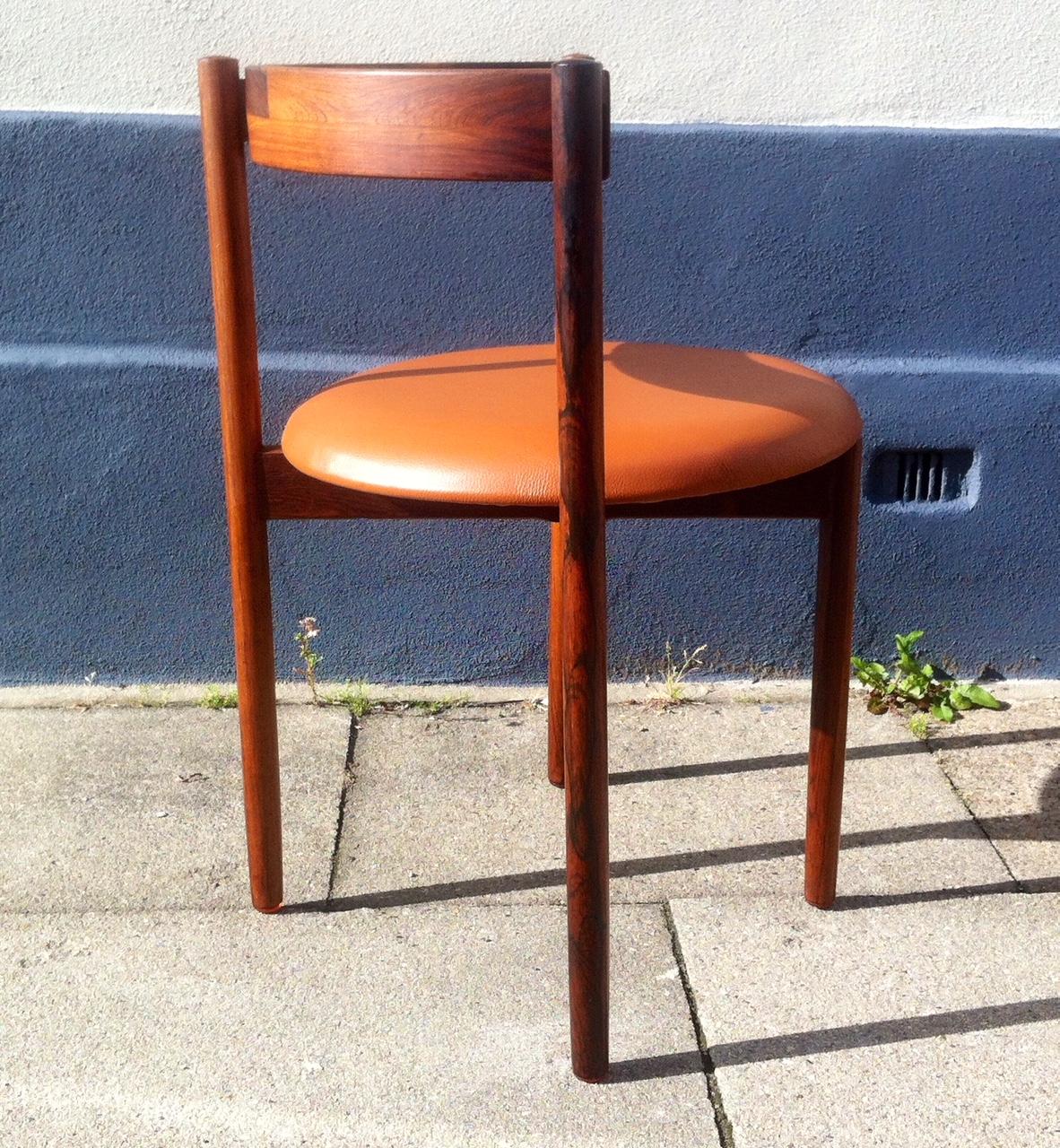 Dänischer moderner Sessel aus Rosenholz und hellbraunem Leder von Hugo Frandsen, 1960er Jahre (Moderne der Mitte des Jahrhunderts) im Angebot