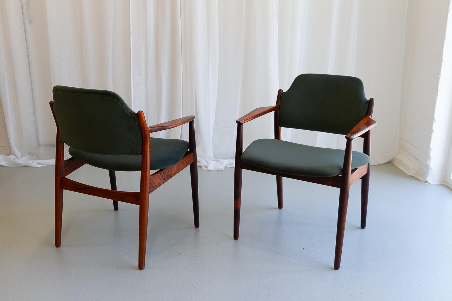 Scandinavo moderno Poltrone moderne danesi in palissandro Model 62A di Arne Vodder, anni '60. Set di 2. in vendita