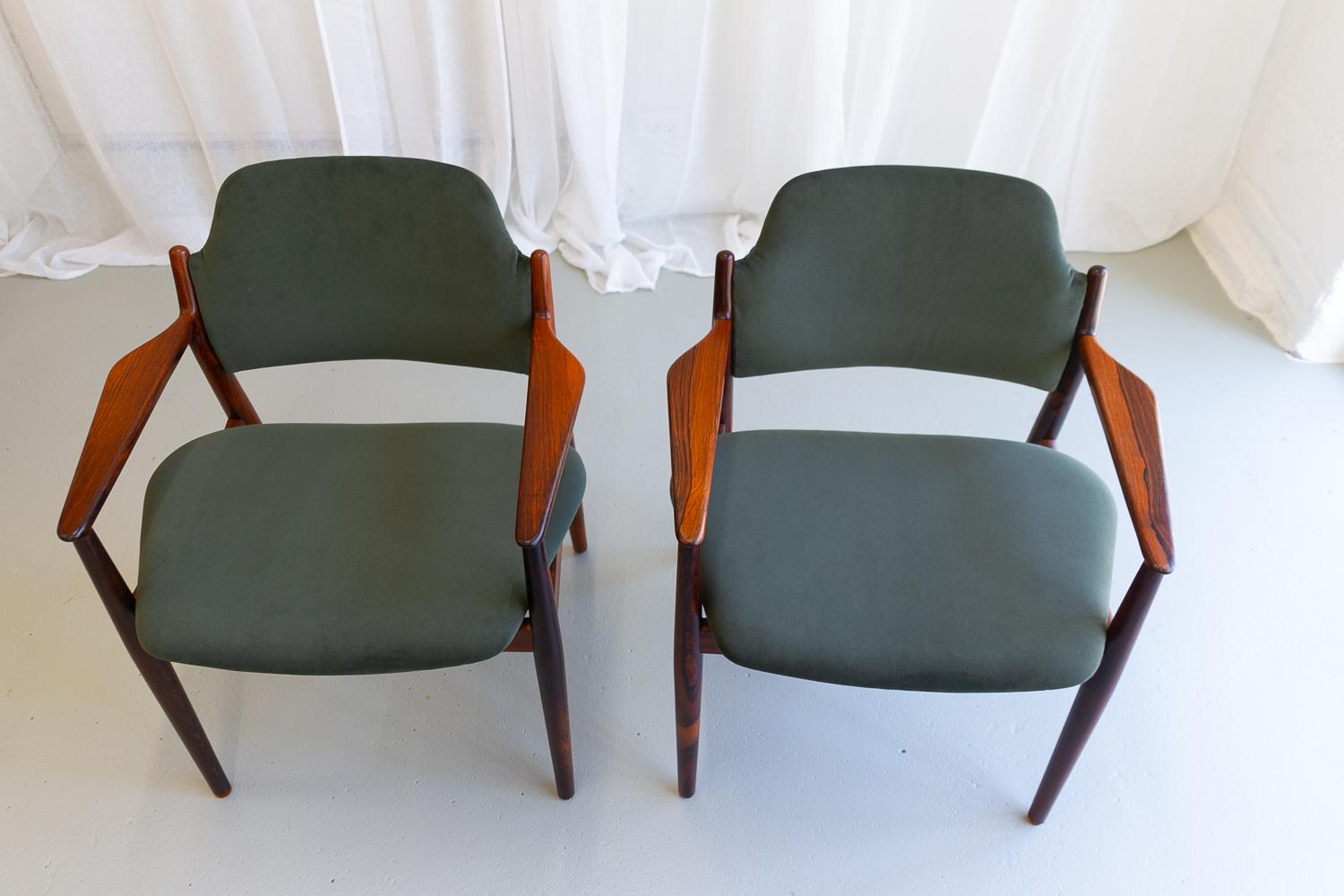 Velvet Danish Modern Rosewood Armchairs Model 62A by Arne Vodder, 1960s. Set of 2. For Sale