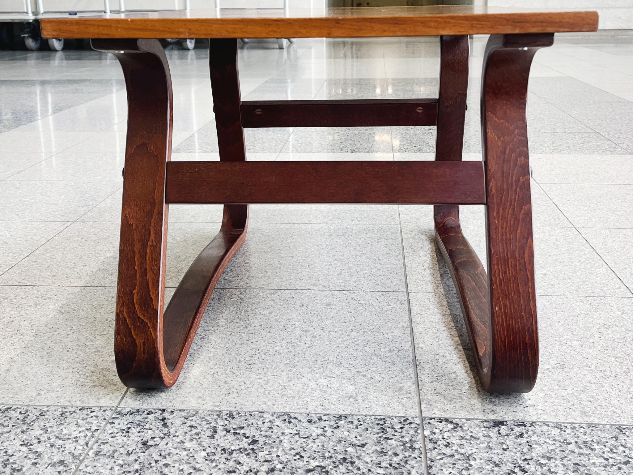 Table d'appoint danoise moderne en bois de rose et hêtre Bon état - En vente à New York, NY