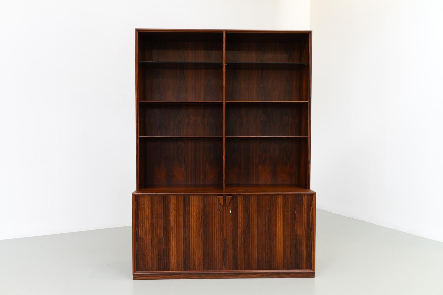 Danish Modern Rosewood Bookcase by Frode Holm for Illums, 1950s.
Danish Mid-Century Modern bookcase with cabinets in Rosewood/palisander by Danish architect Frode Holm for Illums Bolighus Copenhagen, Denmark.
Very elegant and high quality with
