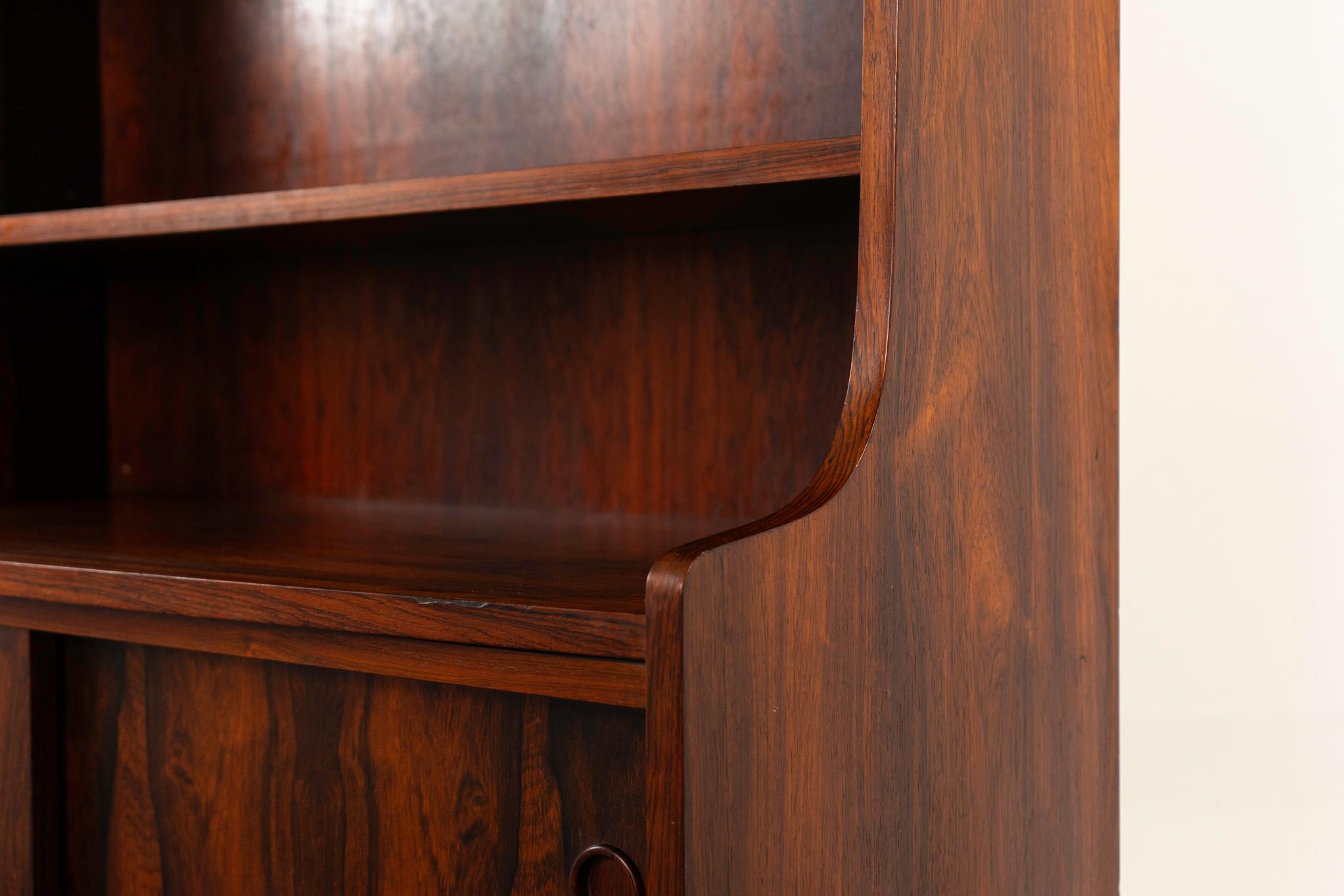 Dänisches Modernes Palisander Bücherregal / Schrank im Angebot 3