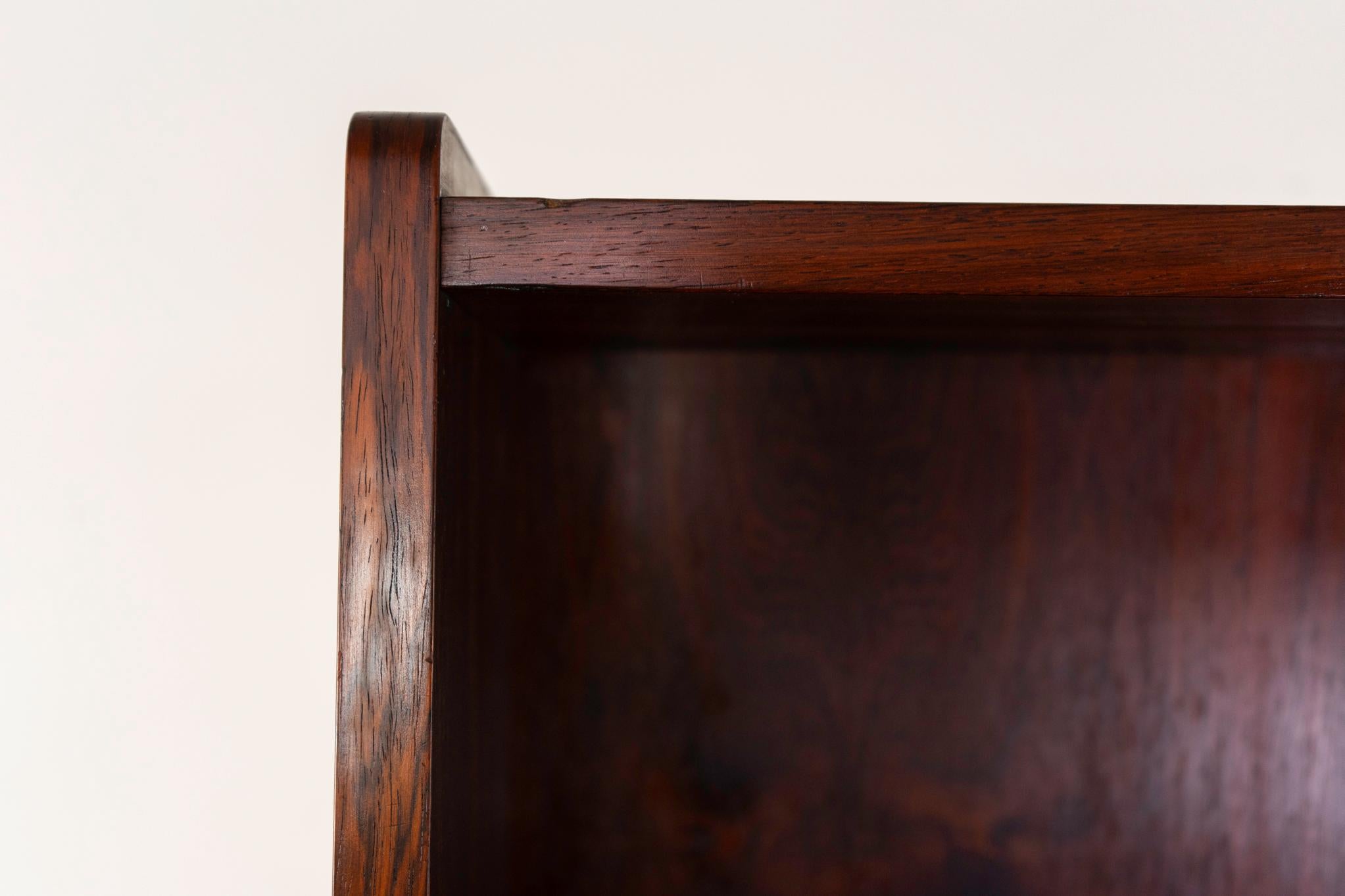 Dänisches Modernes Palisander Bücherregal / Schrank (Rosenholz) im Angebot
