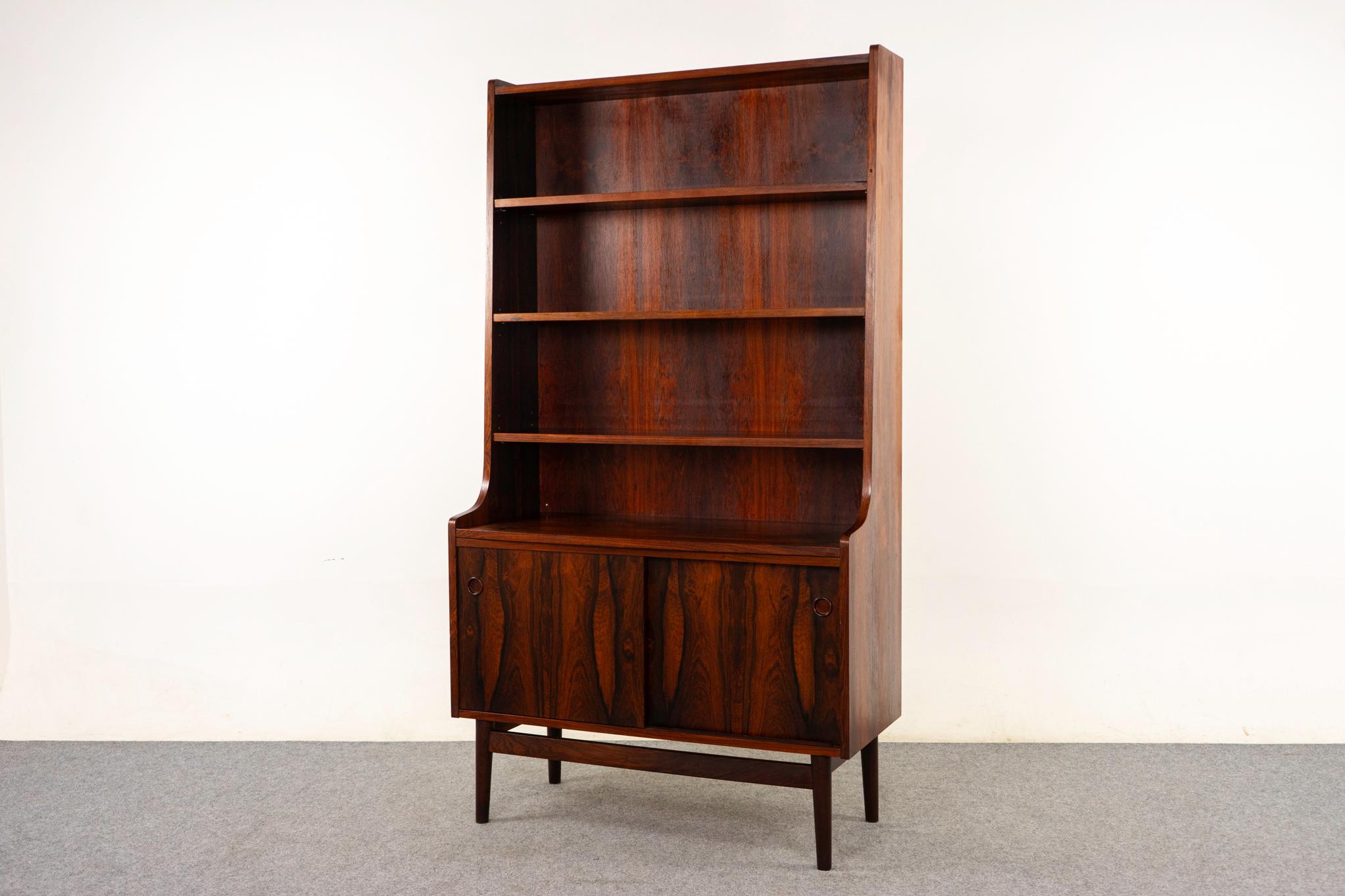 Dänisches Modernes Palisander Bücherregal / Schrank im Angebot 1