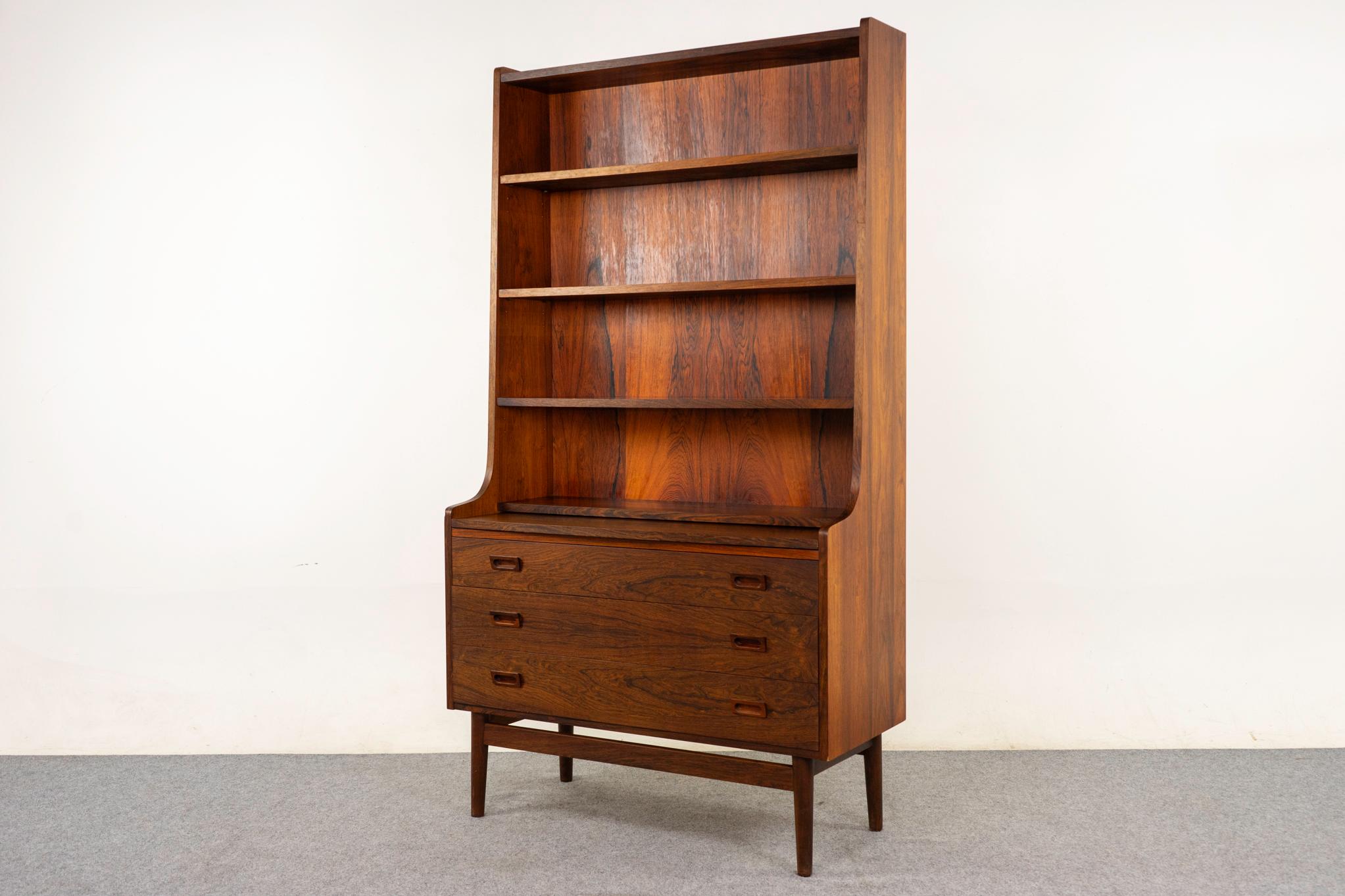 Dänisches Modernes Bücherregal aus Rosenholz (Skandinavische Moderne) im Angebot