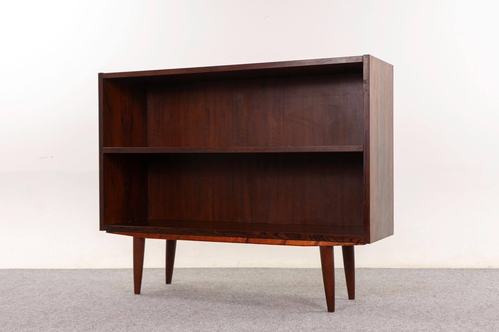 Dänisches Modernes Bücherregal aus Rosenholz (Skandinavische Moderne) im Angebot