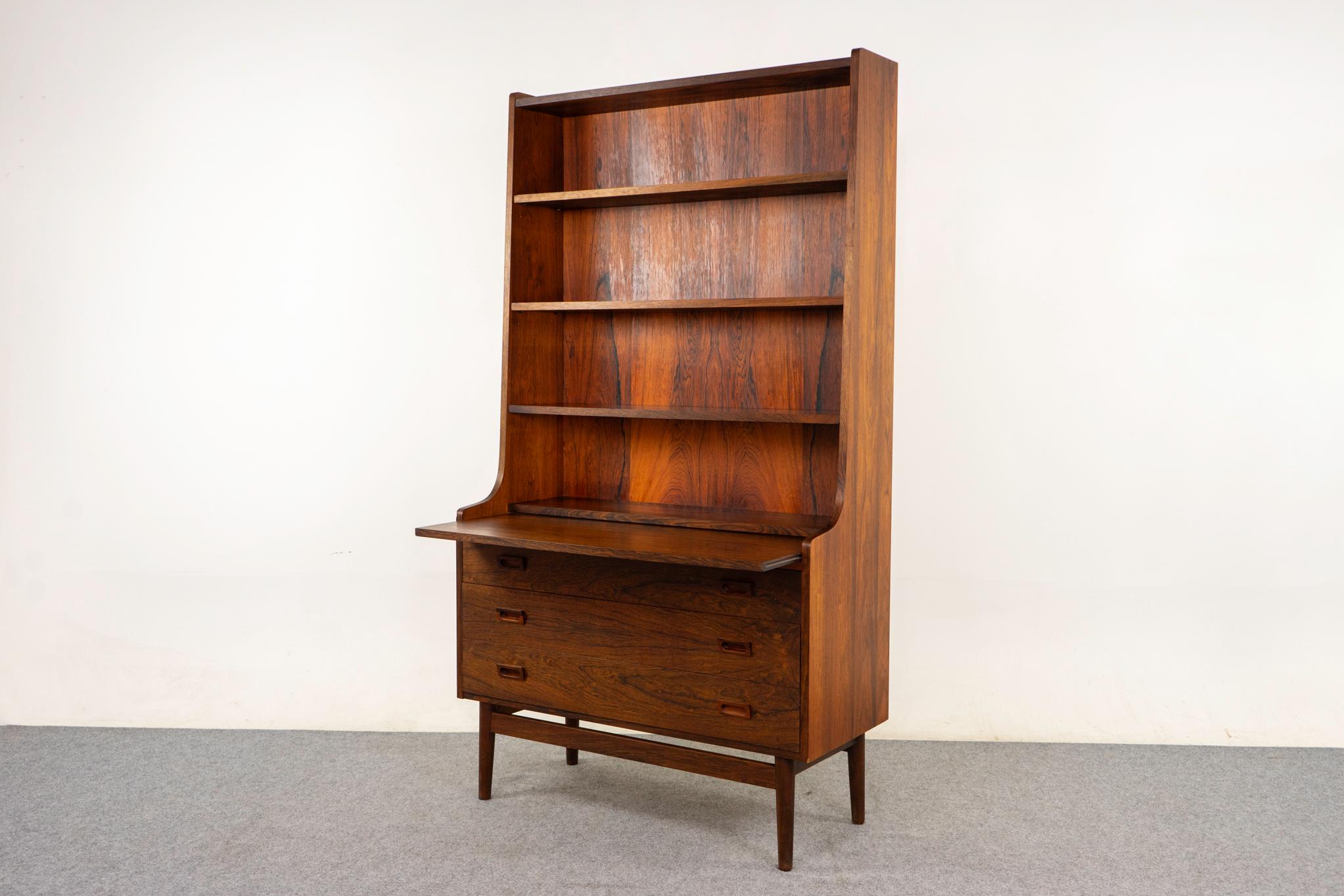 Dänisches Modernes Bücherregal aus Rosenholz (Furnier) im Angebot