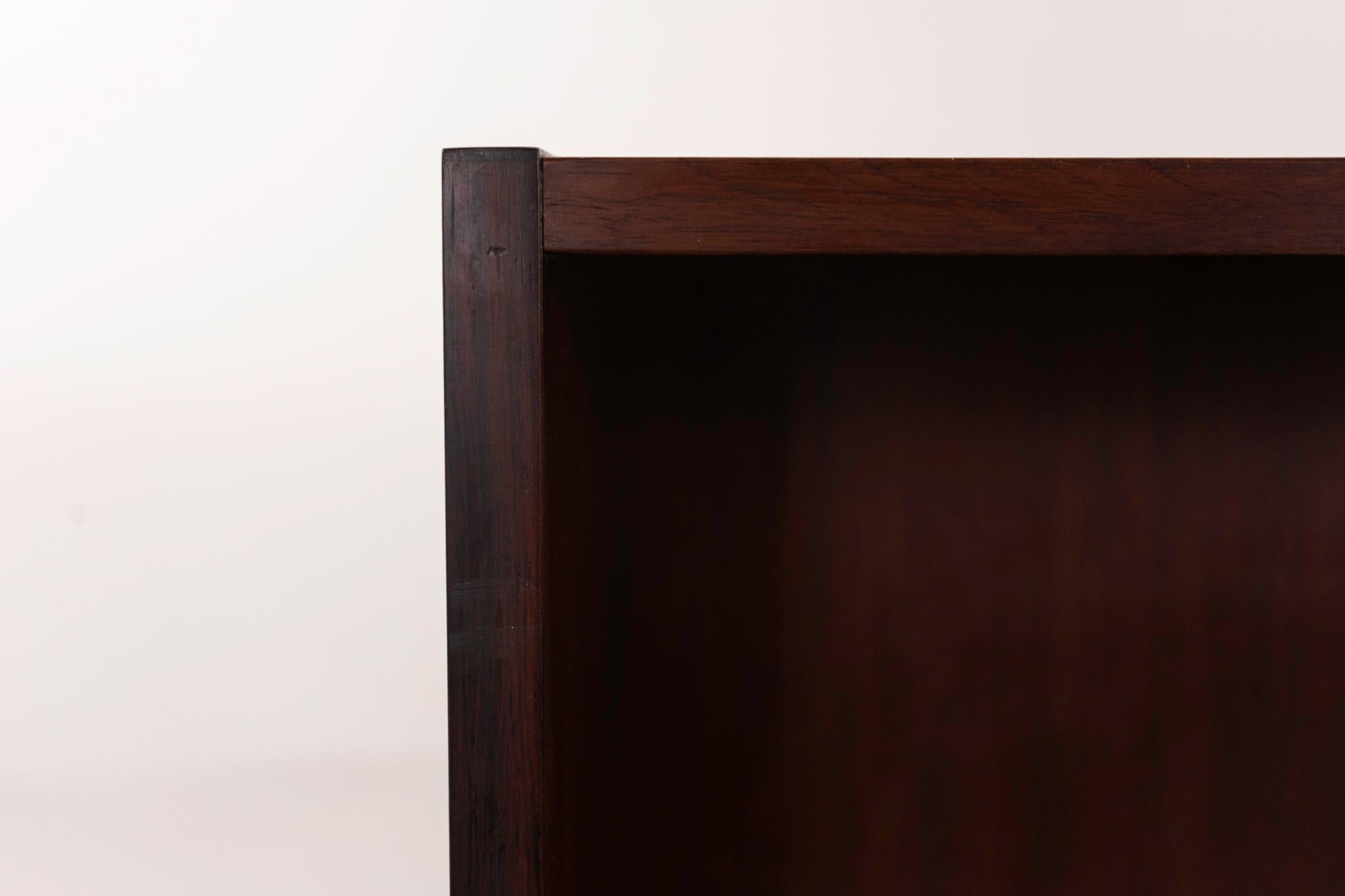 Dänisches Modernes Bücherregal aus Rosenholz im Angebot 1
