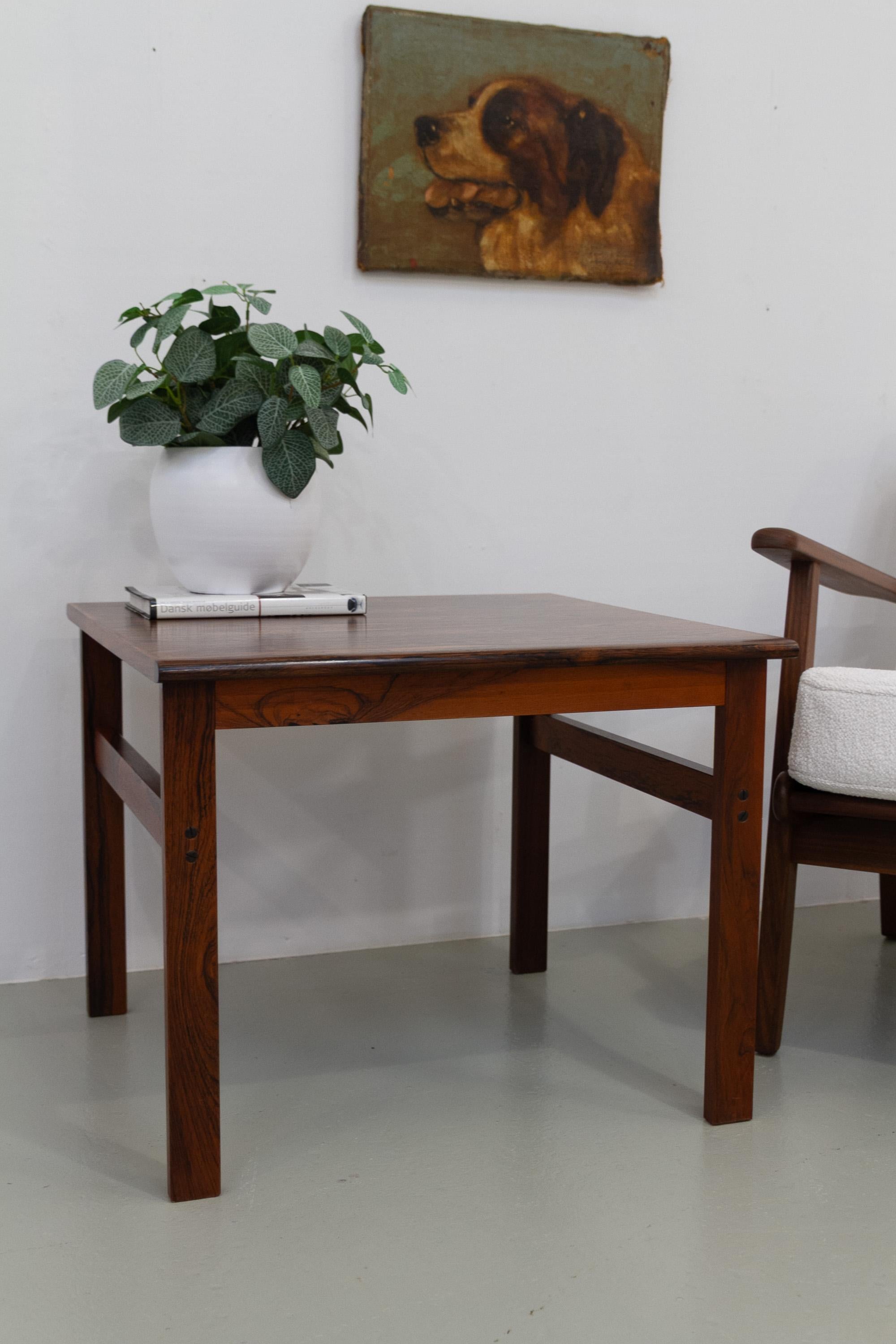 Milieu du XXe siècle Table basse moderne danoise en bois de rose Capella par I+I pour N Eilersen, 1960. en vente