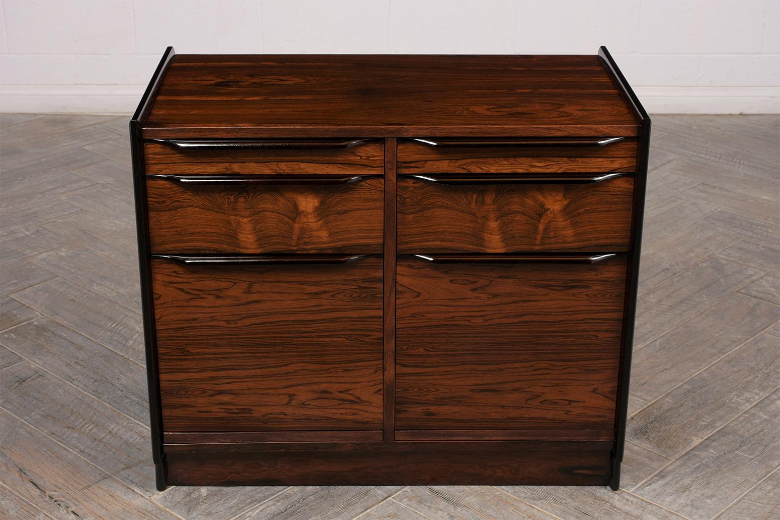 Mid Century Modern Rosewood Lacquered Cabinet (Moderne der Mitte des Jahrhunderts)