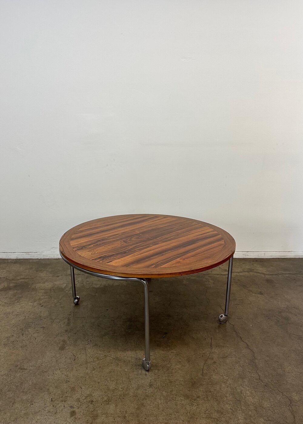 Table basse danoise moderne en bois de rose et chrome  en vente 3
