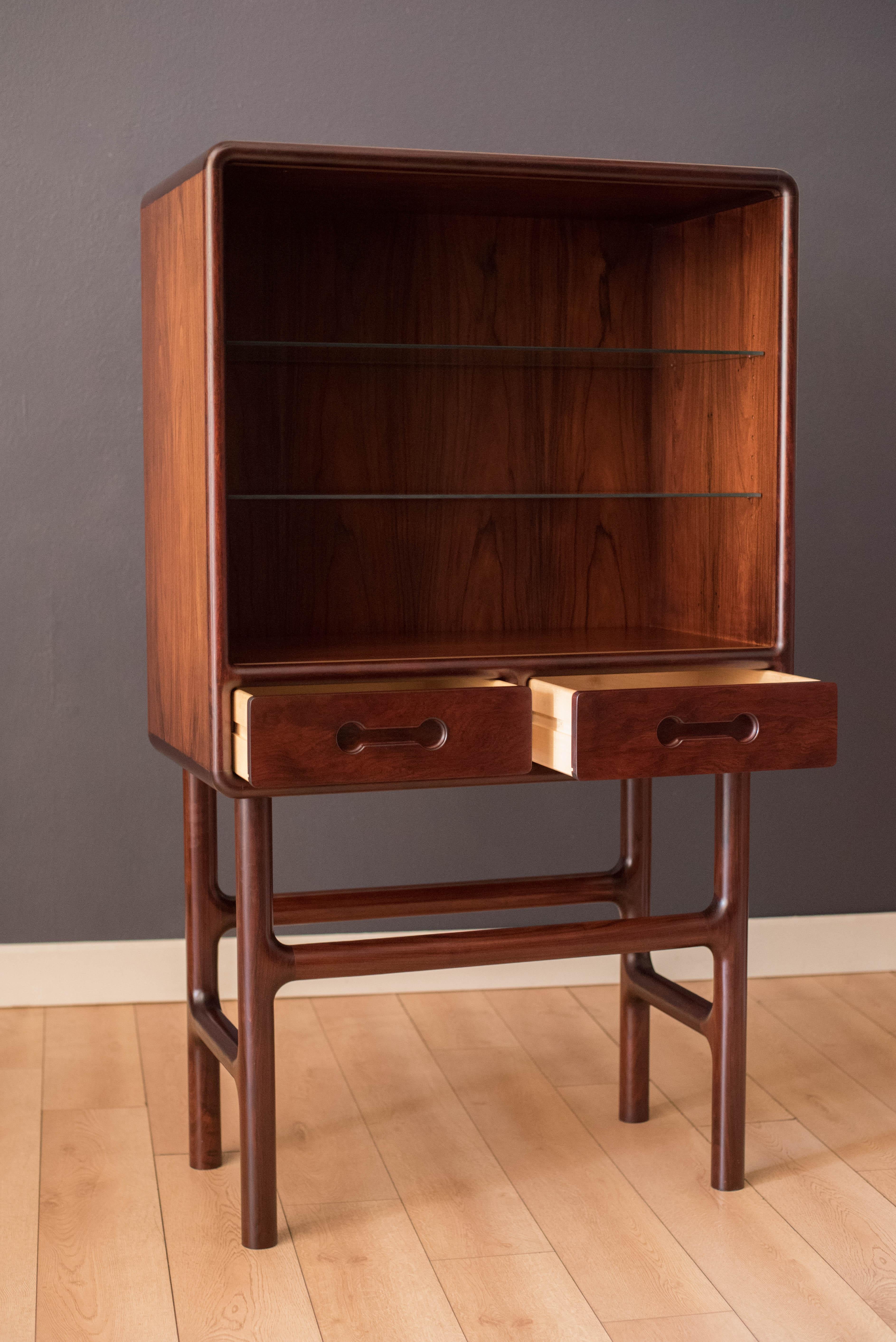 Danish Modern Rosewood Cocktail Dry Bar Storage Cabinet In Good Condition For Sale In San Jose, CA