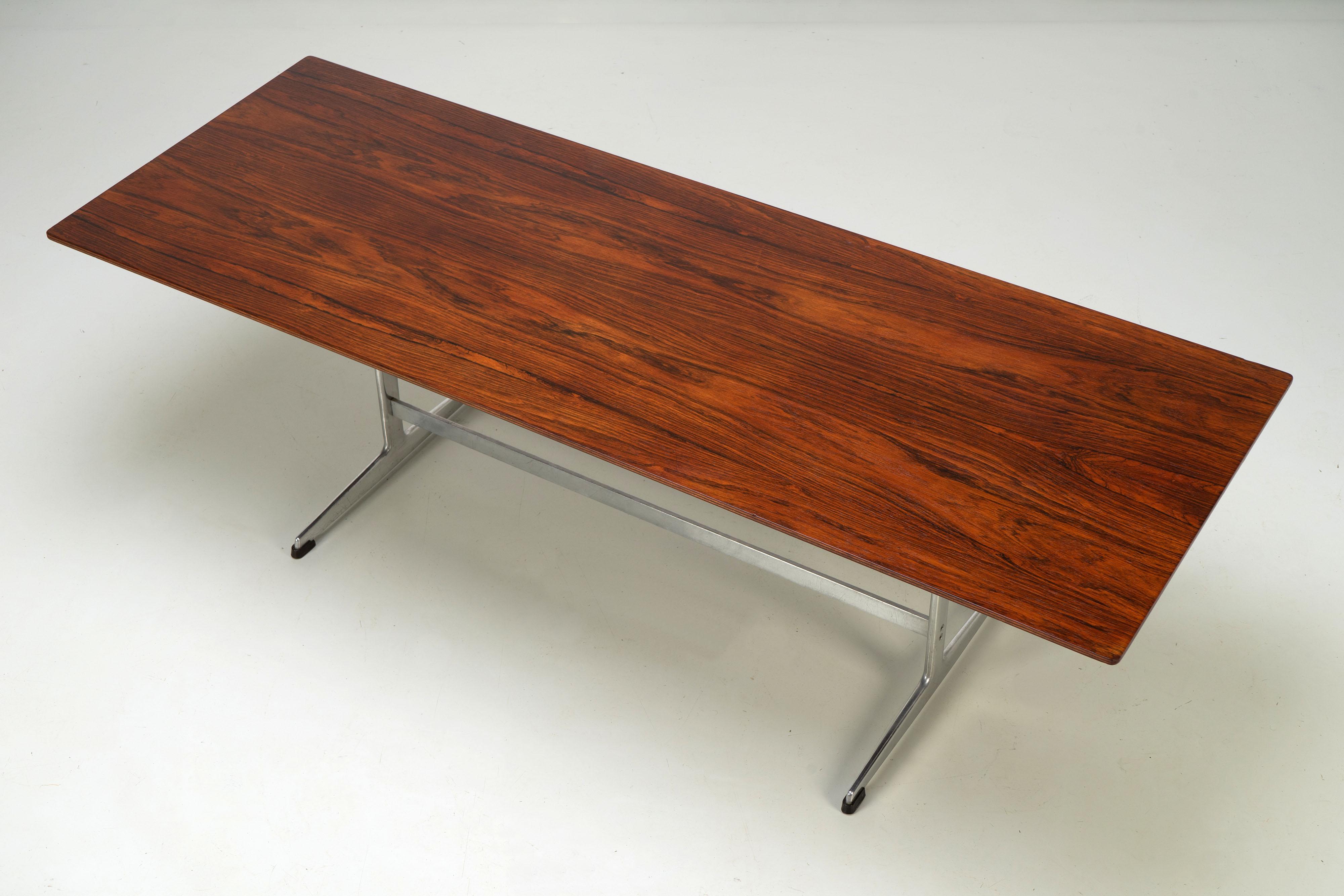 Scandinave moderne Table basse moderne danoise en bois de rose d'Arne Jacobsen pour Fritz Hansen, années 1960