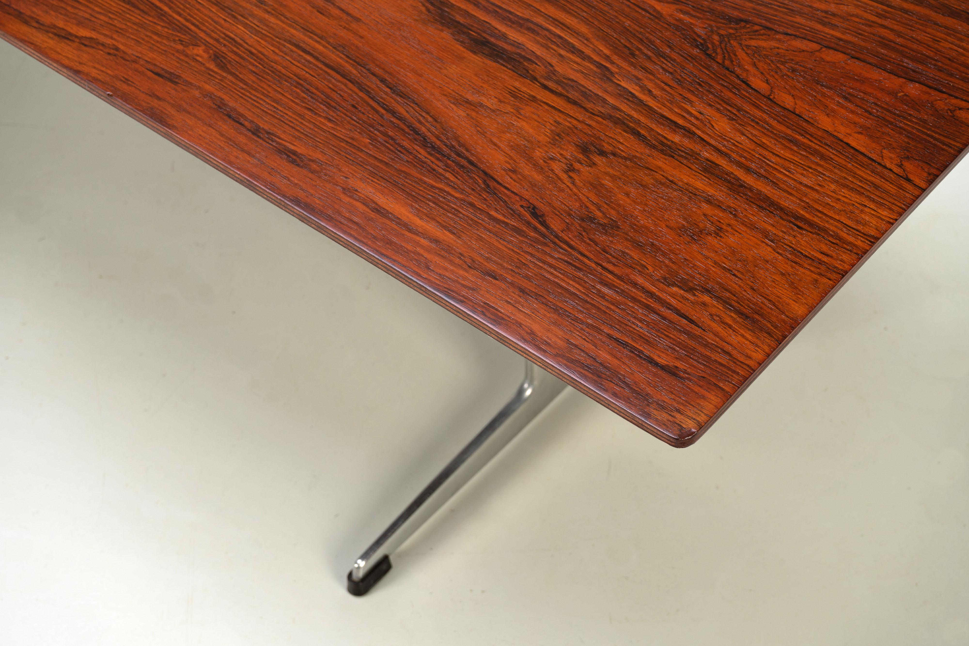 Danois Table basse moderne danoise en bois de rose d'Arne Jacobsen pour Fritz Hansen, années 1960