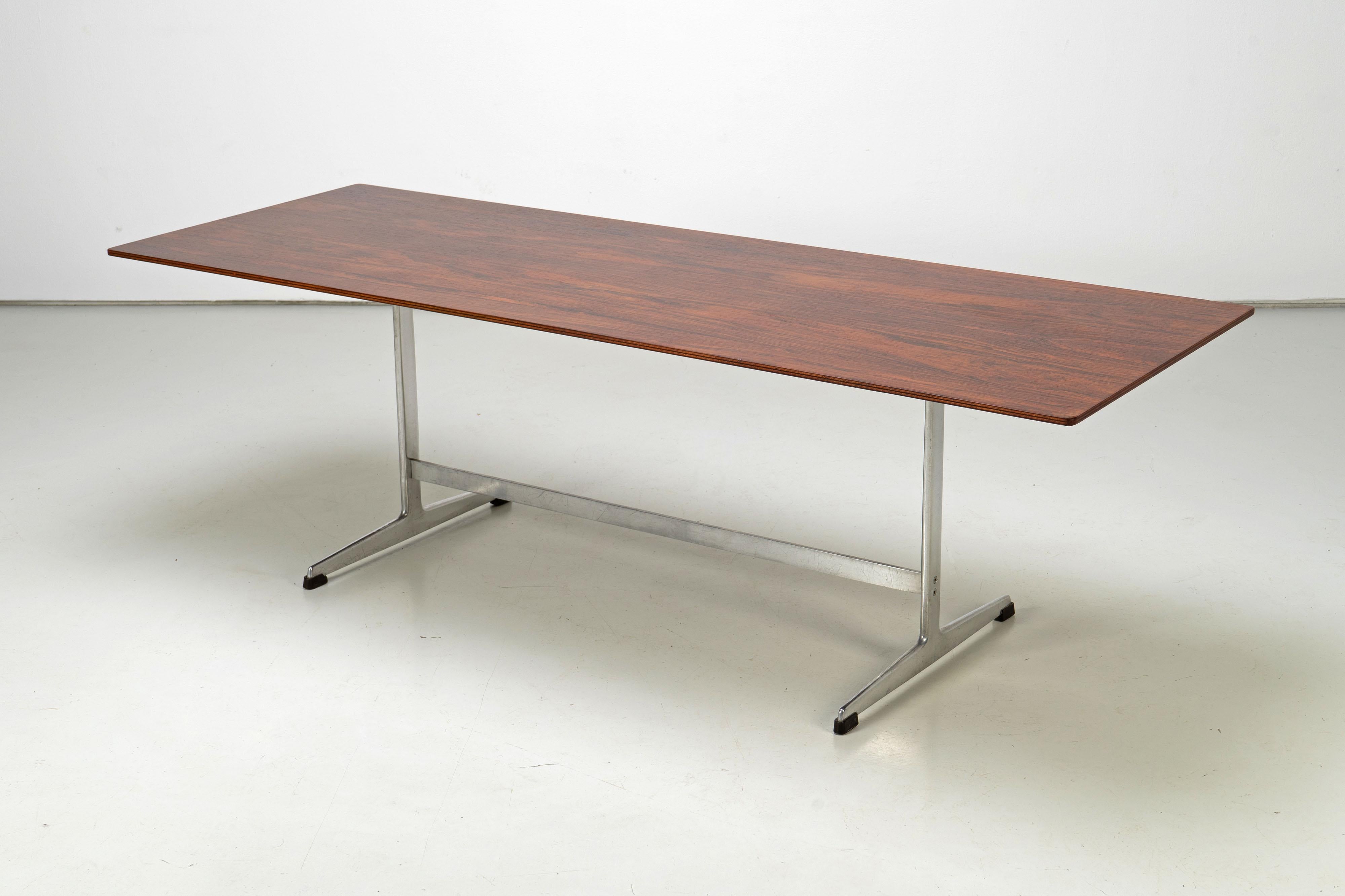 Table basse moderne danoise en bois de rose d'Arne Jacobsen pour Fritz Hansen, années 1960 1