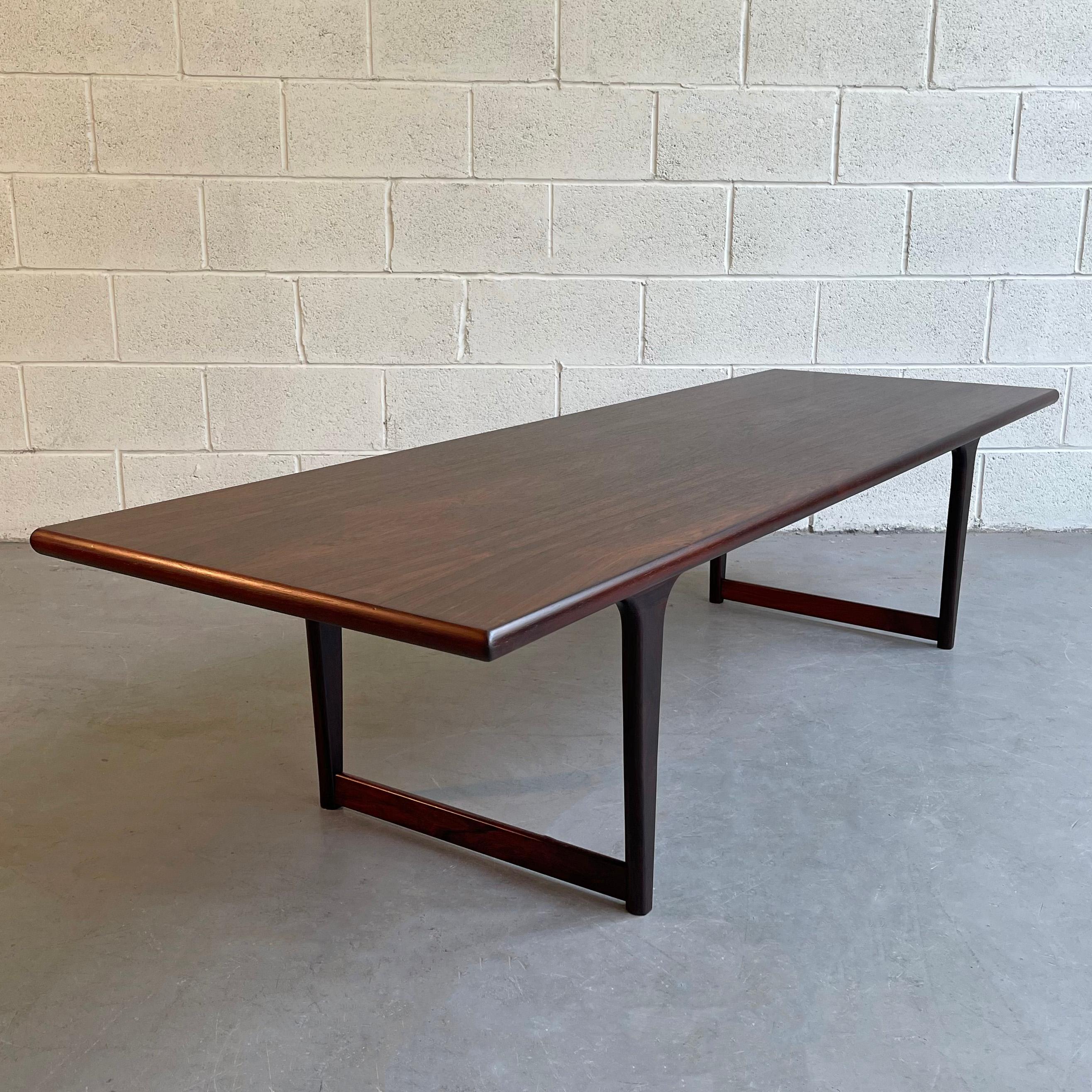 Danish Modern Rosewood Coffee Table In Good Condition For Sale In Brooklyn, NY