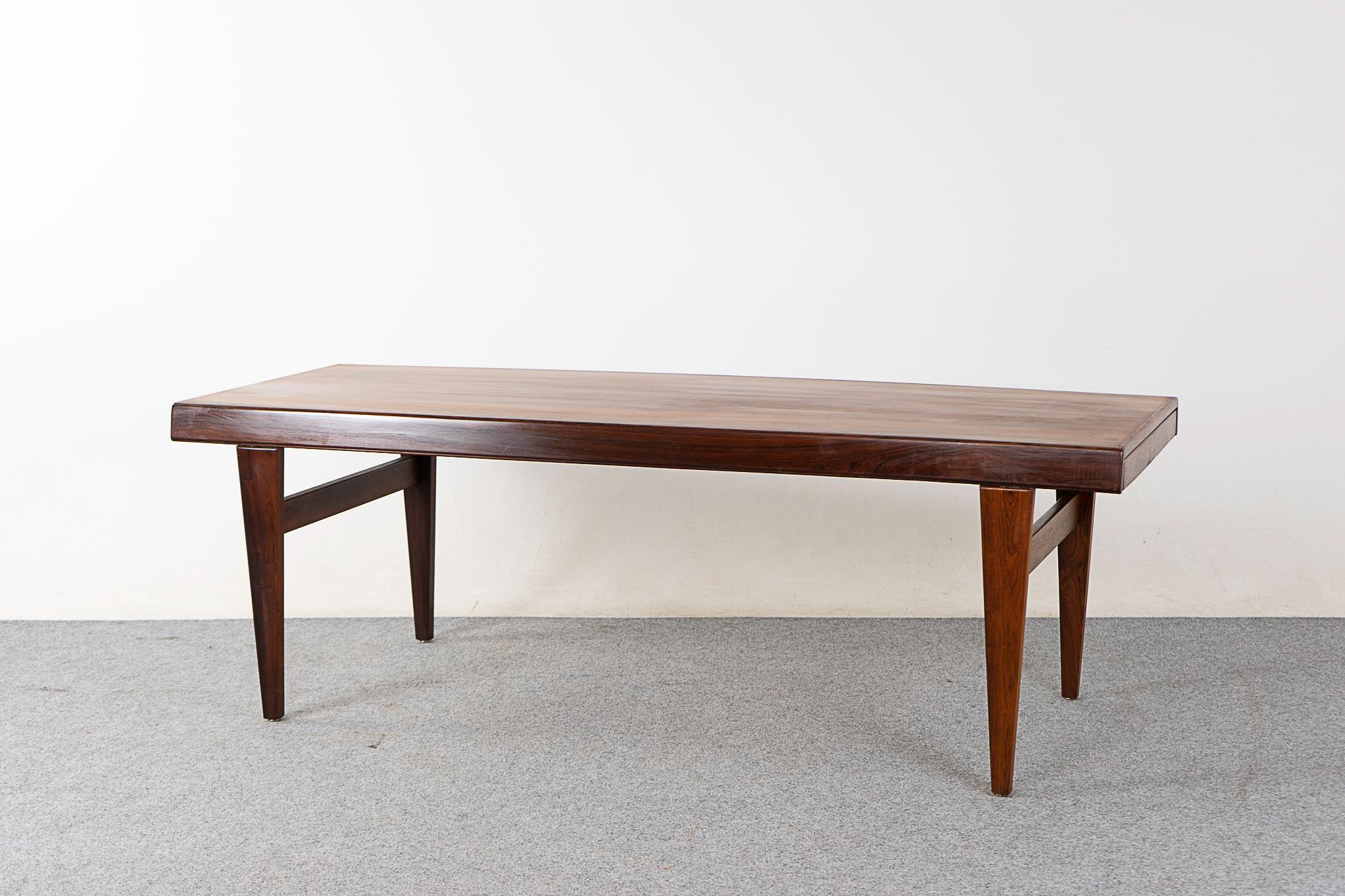 Danish Modern Rosewood Coffee Table For Sale 1