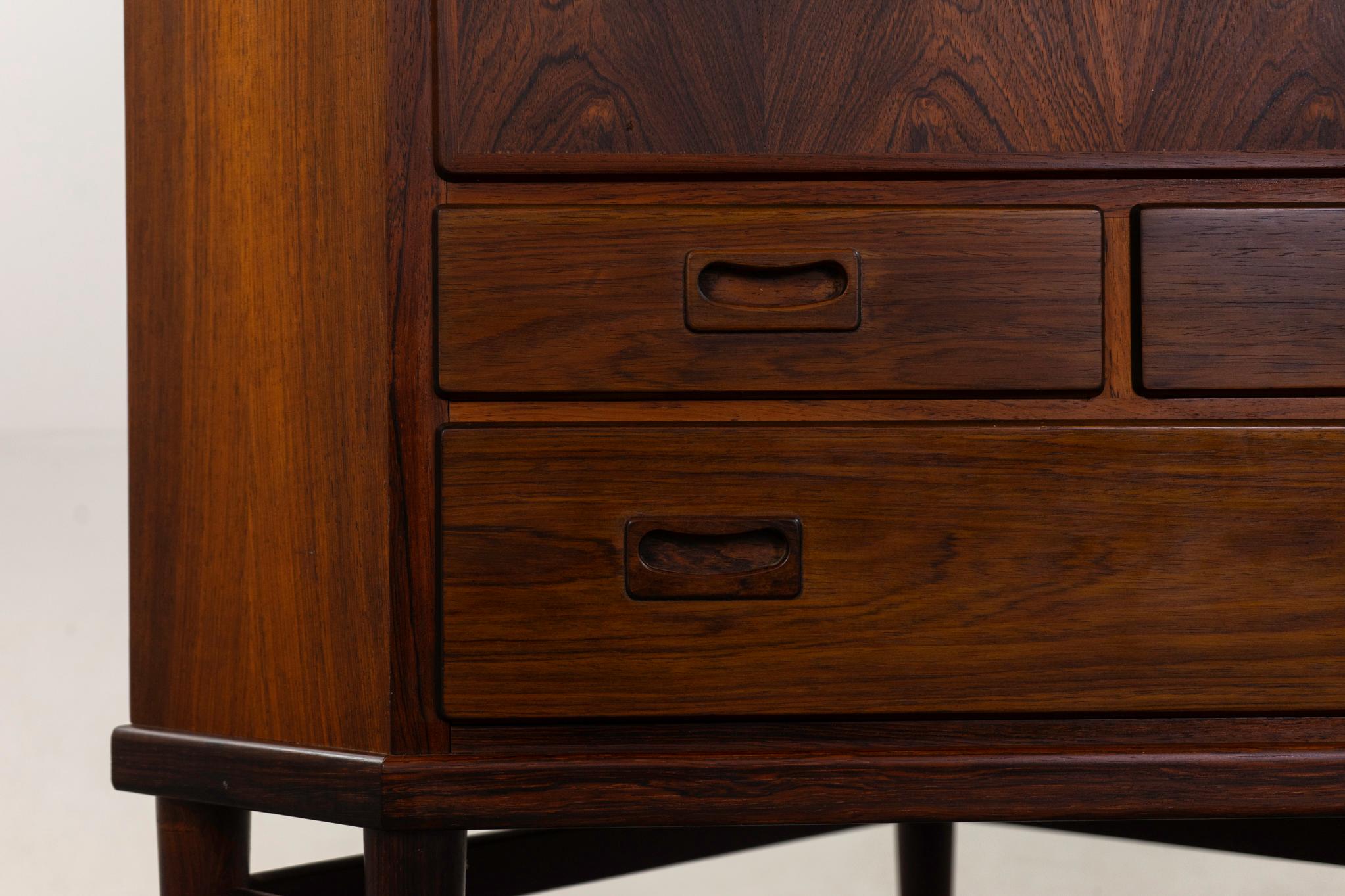 Dänischer moderner Eckschrank aus Palisanderholz im Angebot 1