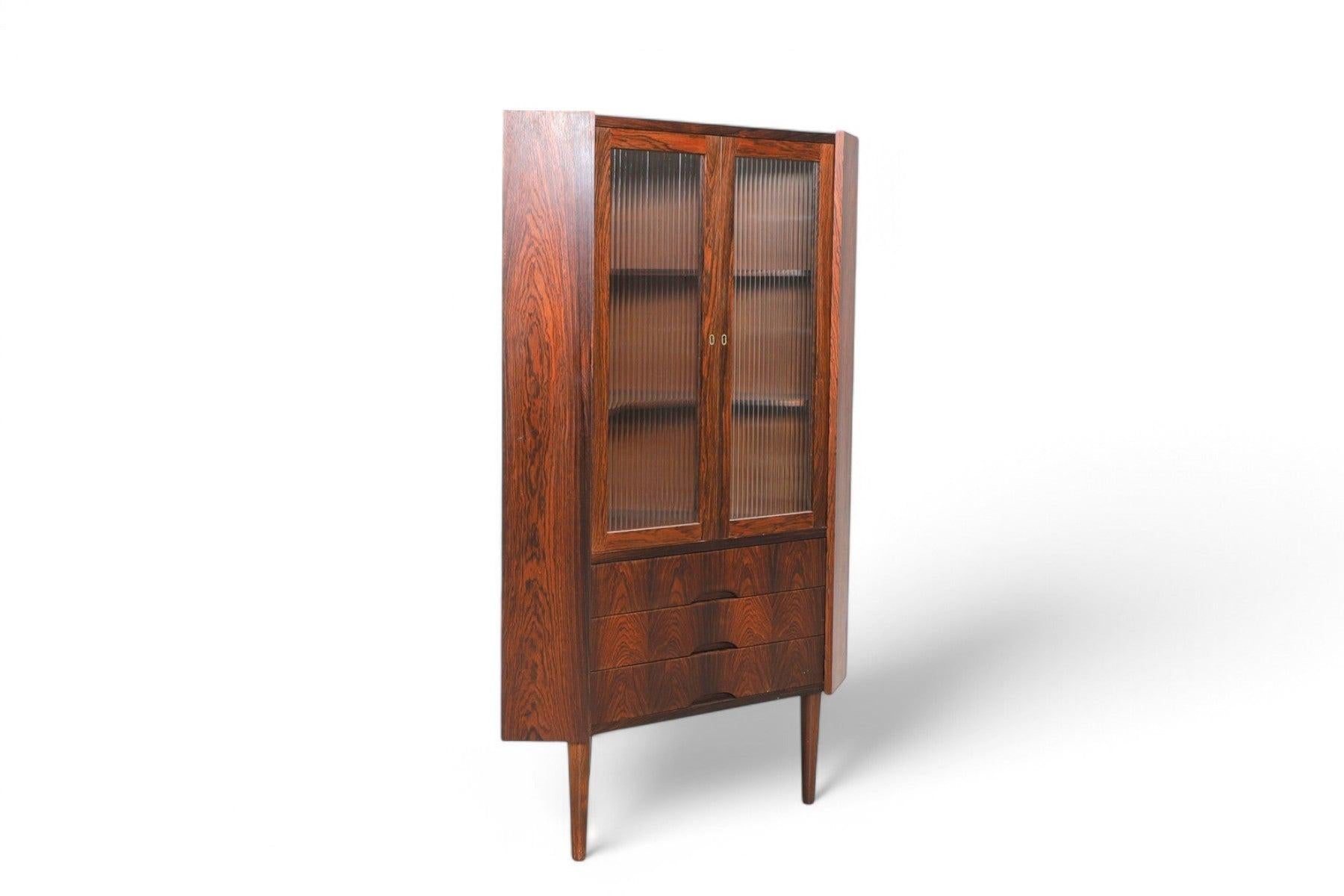 Mid-Century Modern Unité d'angle danoise moderne en bois de rose avec verre cannelé en vente
