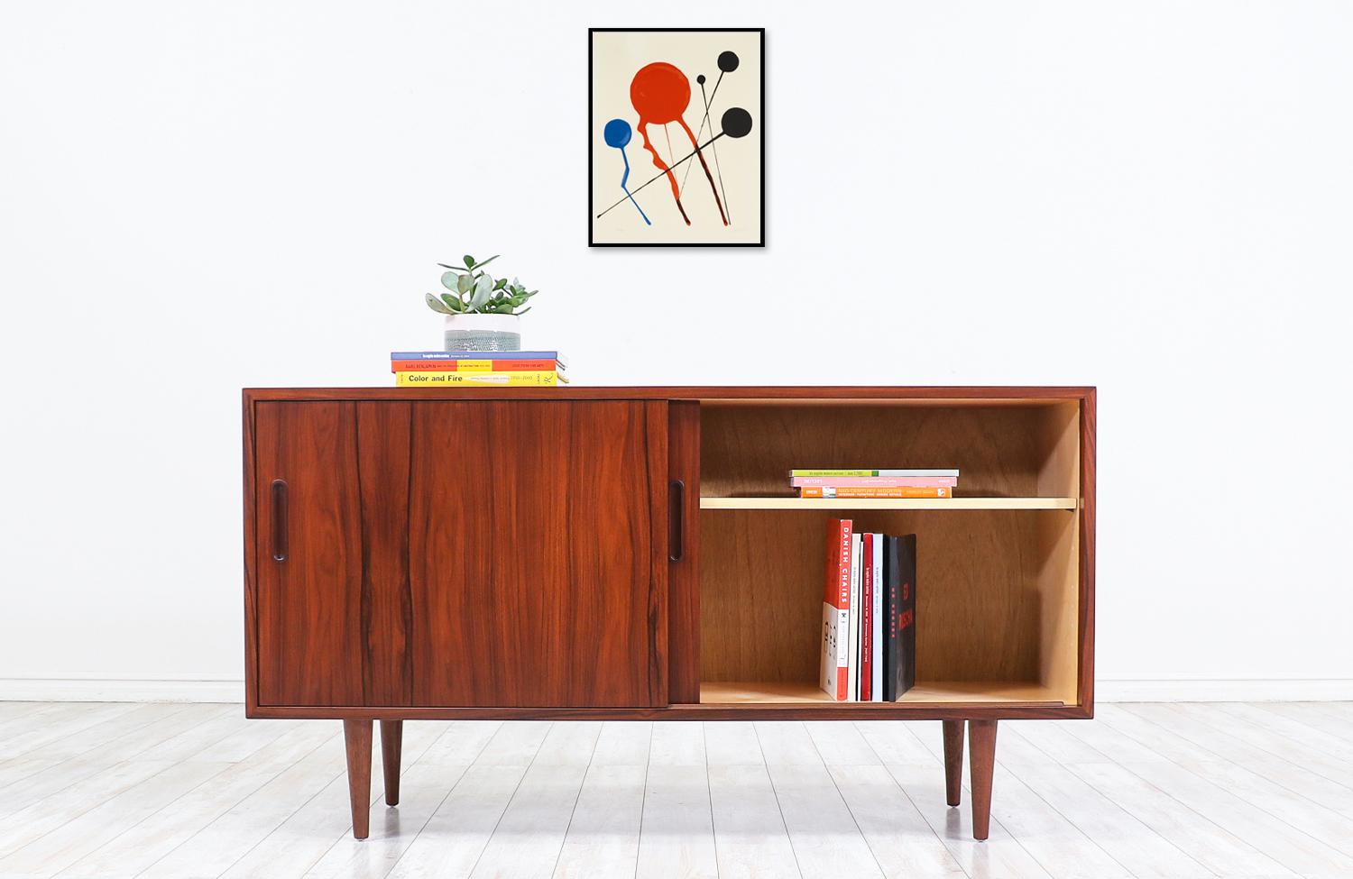 Danish Modern Rosewood Credenza by Carlo Jensen for Hundevad & Co. In Excellent Condition In Los Angeles, CA