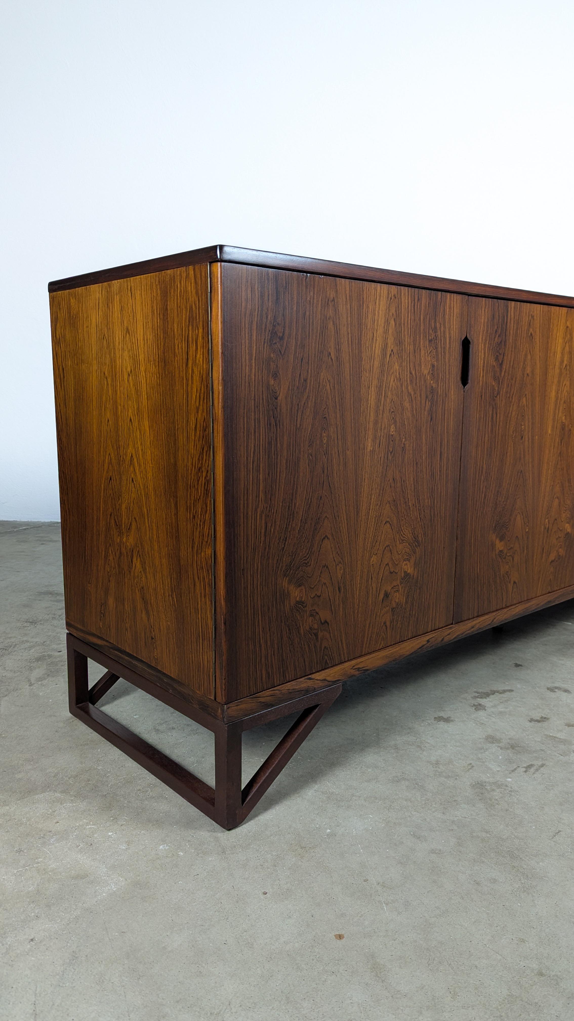 Credenza moderna danese in palissandro di Svend Langkilde per Langkilde Mobler, 1960 ca. in vendita 4