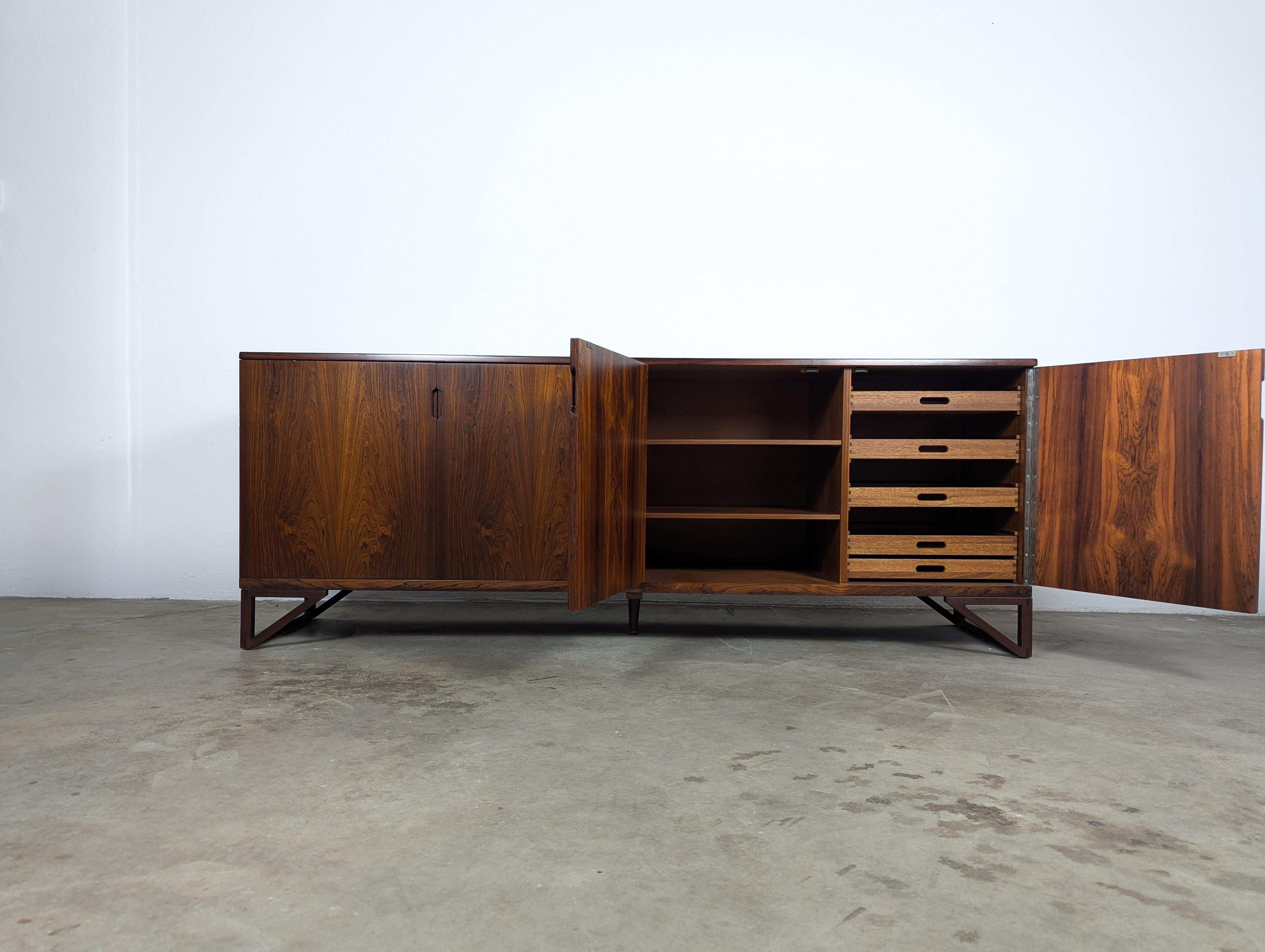 Mid-Century moderno Credenza moderna danese in palissandro di Svend Langkilde per Langkilde Mobler, 1960 ca. in vendita
