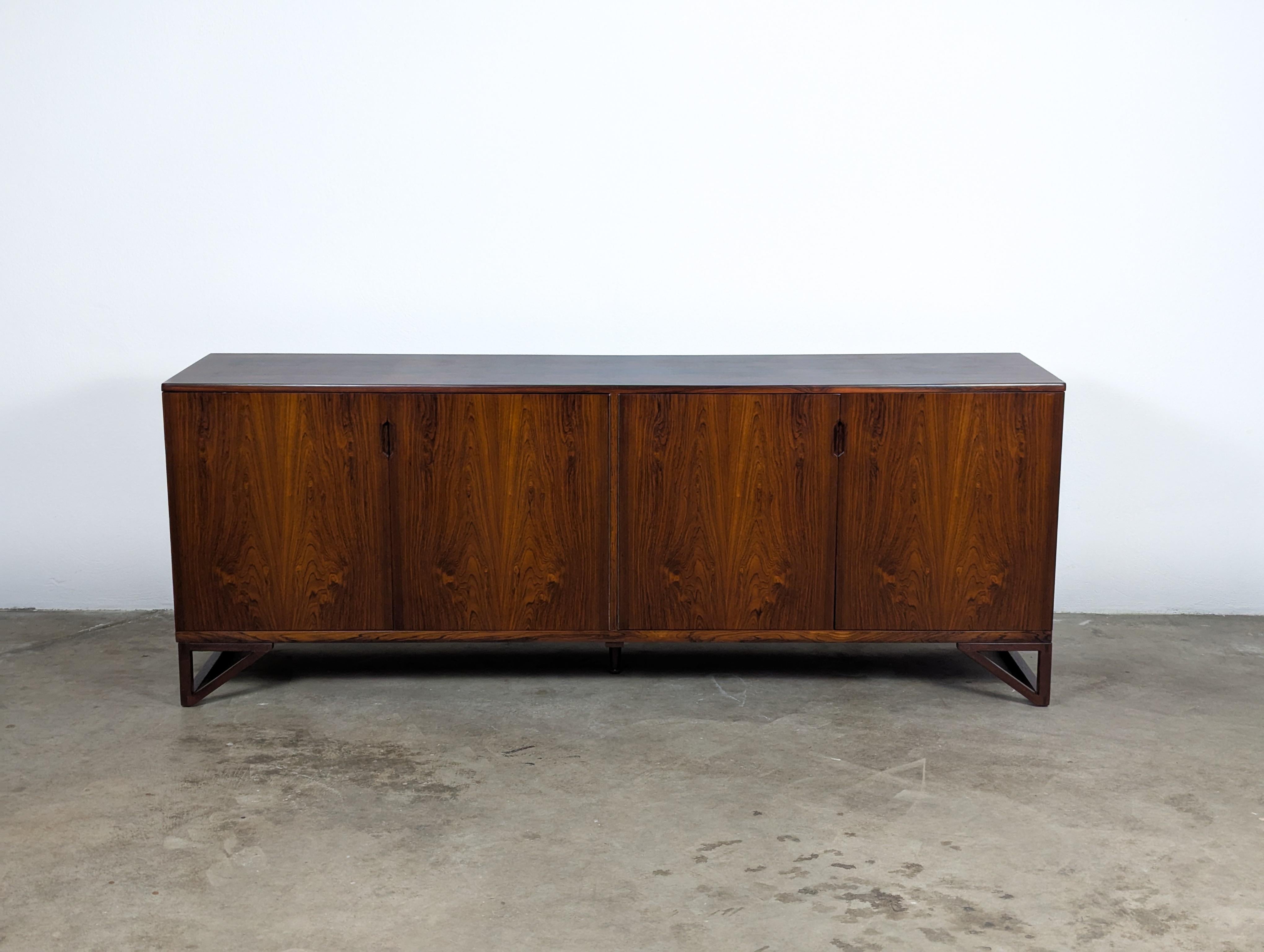 Danese Credenza moderna danese in palissandro di Svend Langkilde per Langkilde Mobler, 1960 ca. in vendita