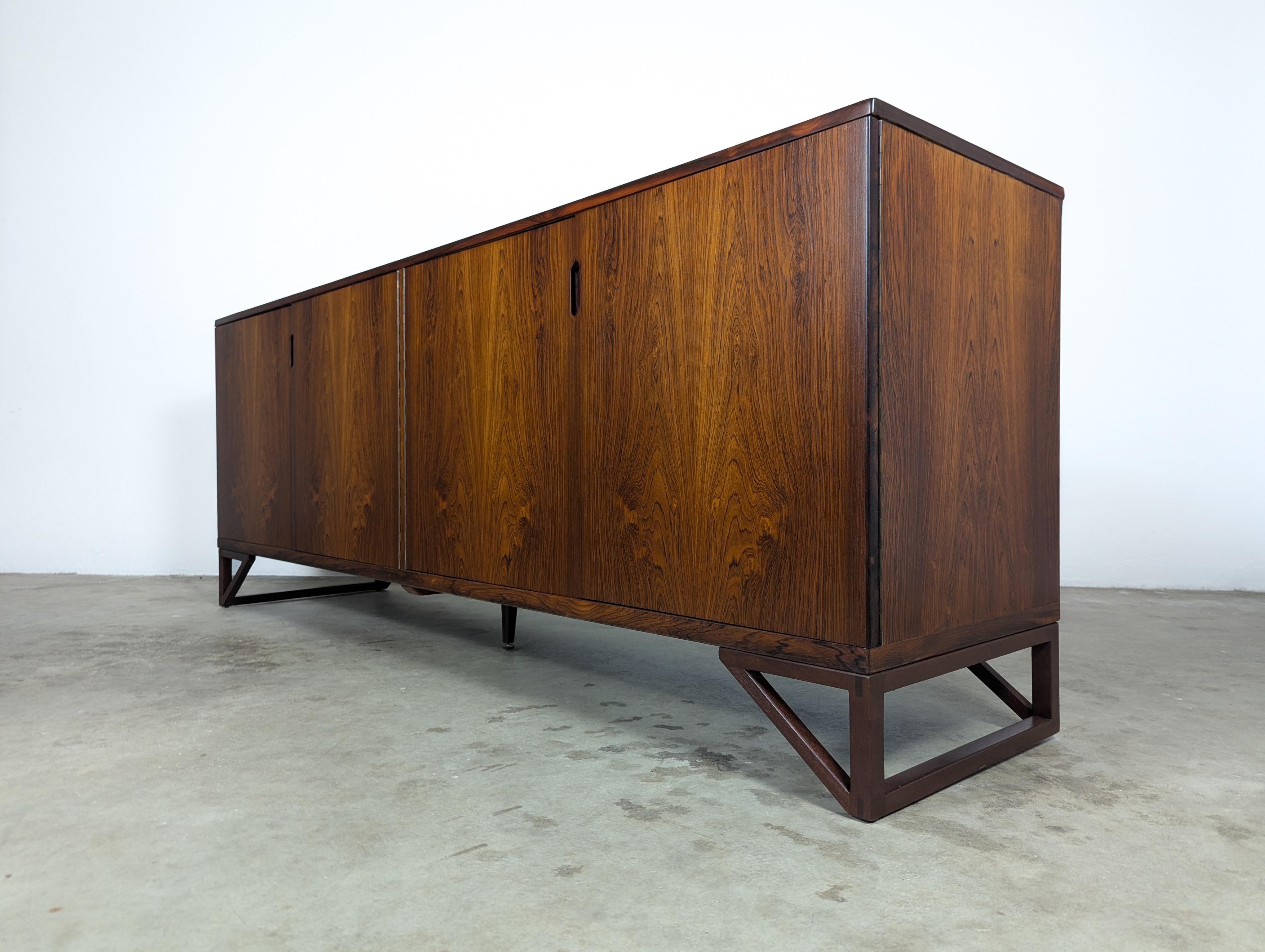 Palissandro Credenza moderna danese in palissandro di Svend Langkilde per Langkilde Mobler, 1960 ca. in vendita