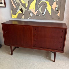 Comò Credenza moderno danese in palissandro di Ejner Larsen e Aksel Bender Madsen