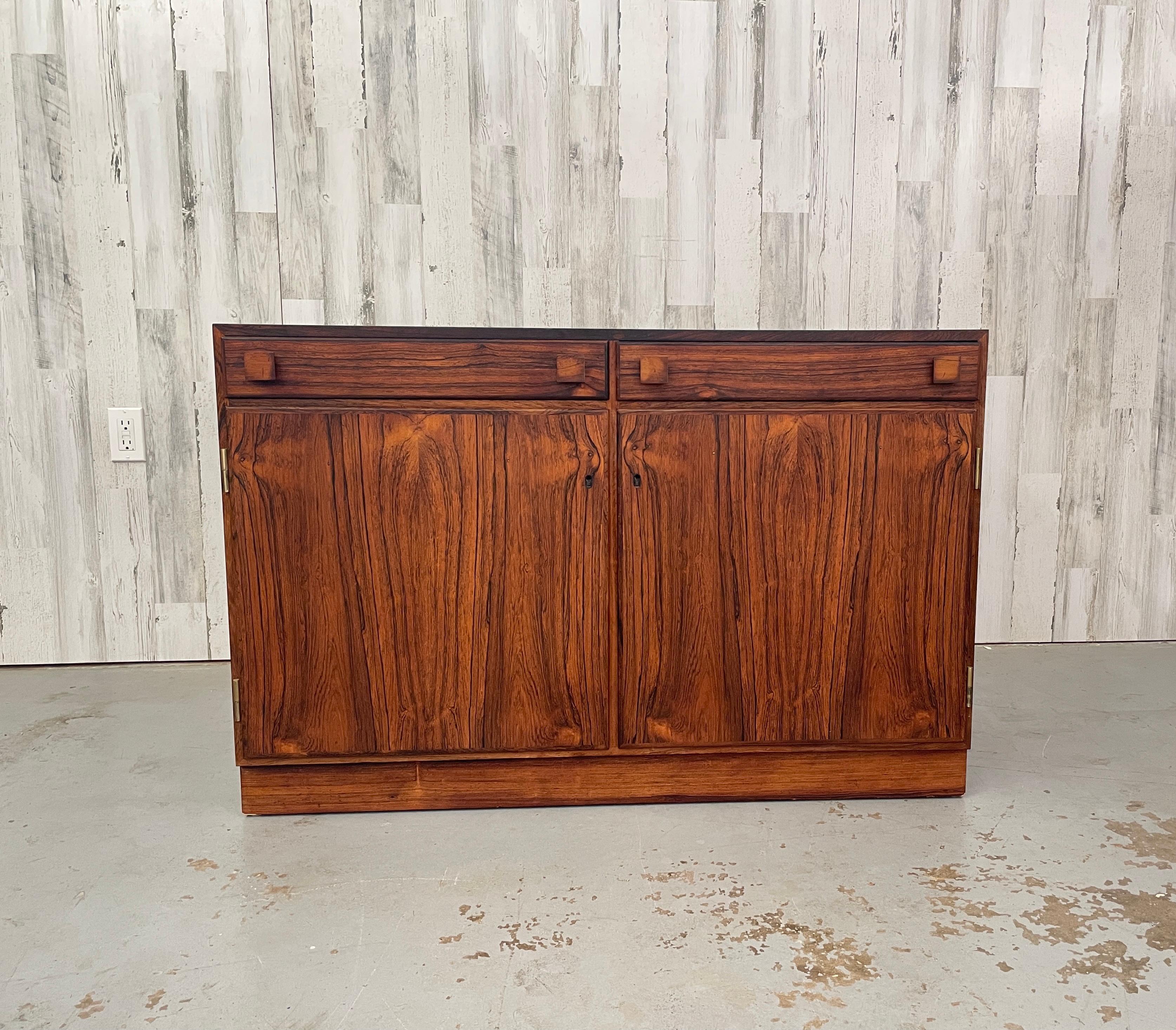 Danish Modern Rosewood Credenza In Good Condition For Sale In Denton, TX
