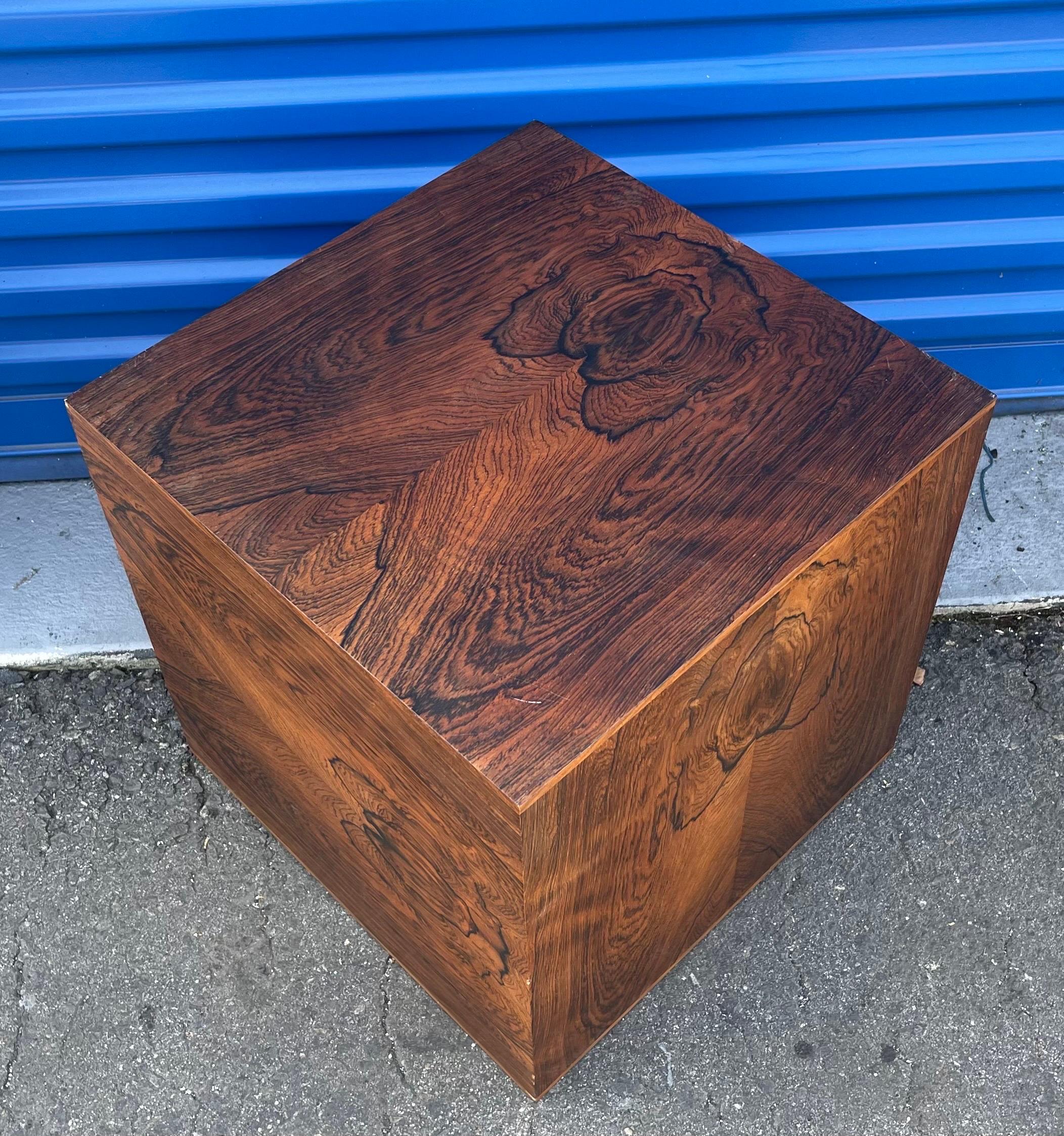Laminated Danish Modern Rosewood Cube Side Table For Sale